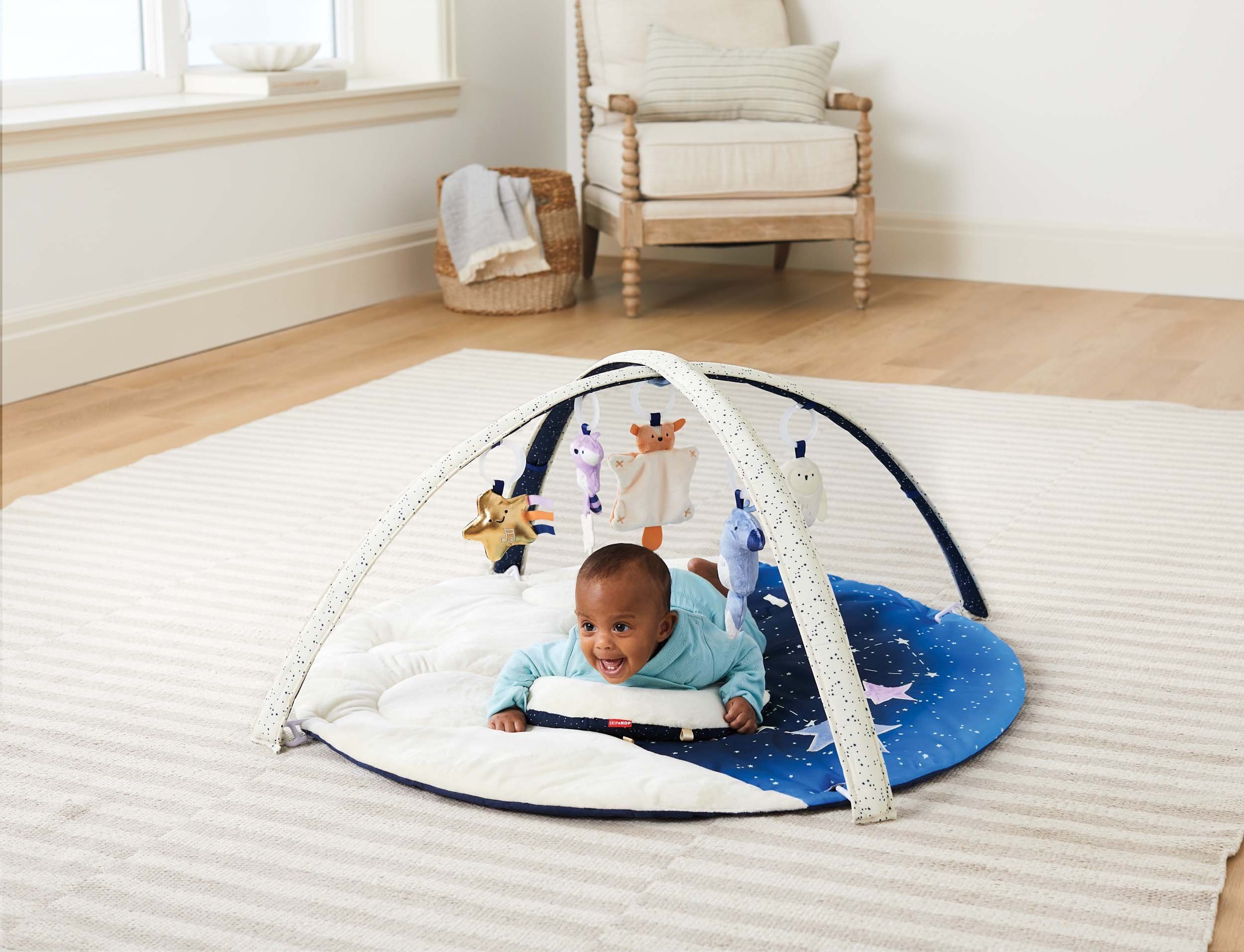 Skip Hop Babygym Celestrian Dreams speelboog met vijf stuks hangend speelgoed