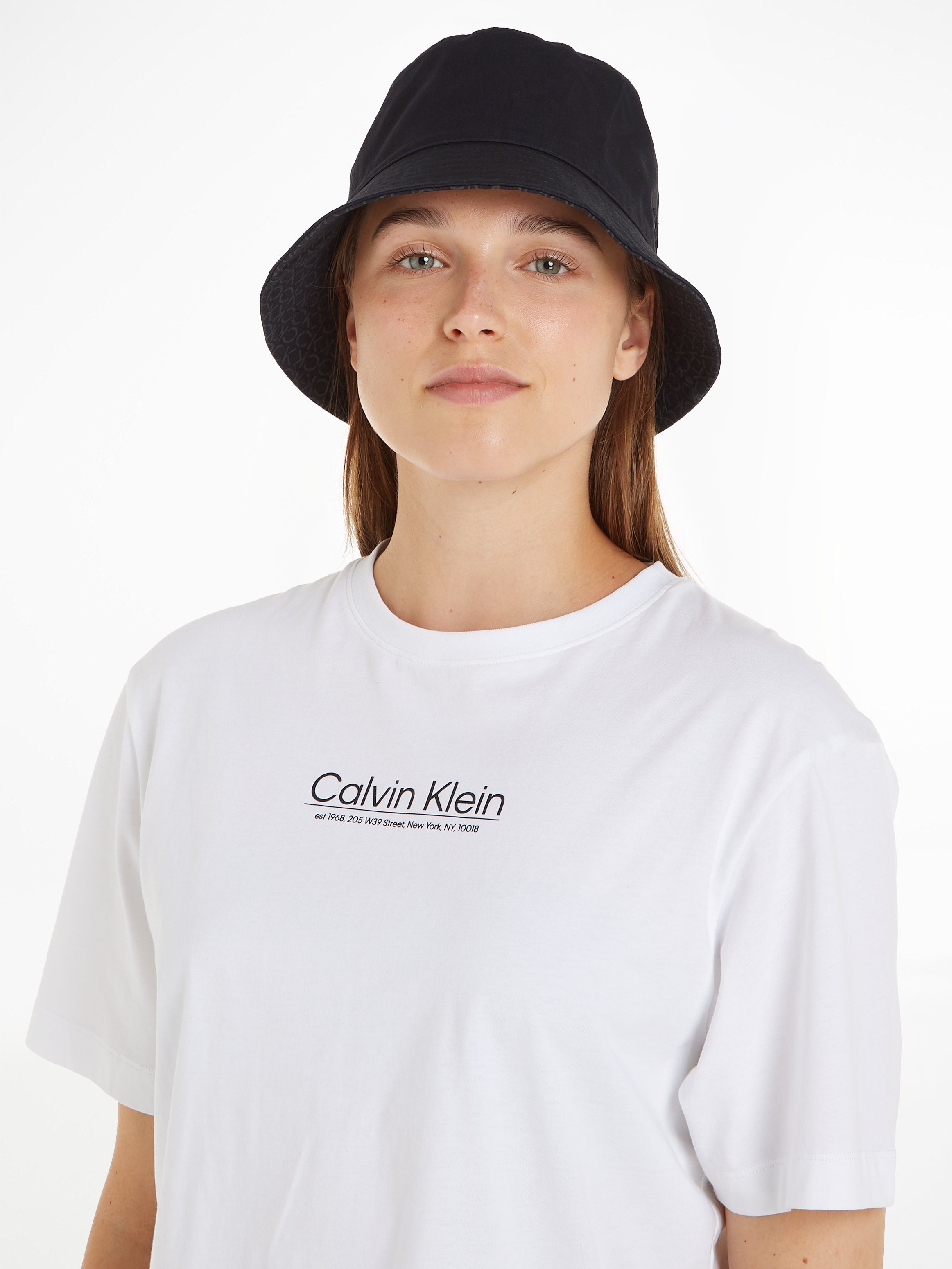 Calvin Klein Vissershoed REVERSIBLE MONOGRAM BUCKET HAT