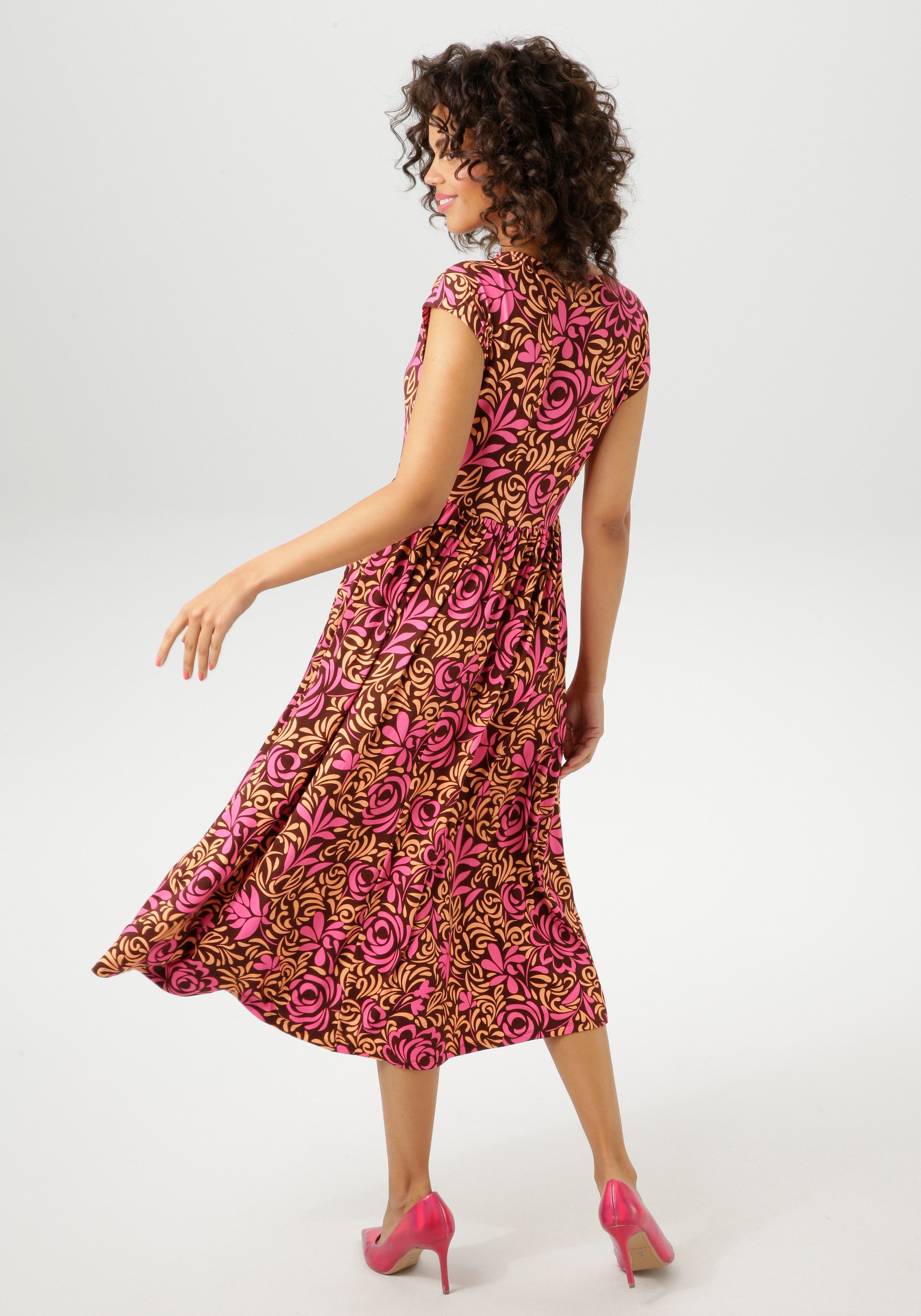 Aniston CASUAL Zomerjurk met kleurharmonische, grafische rozenprint - nieuwe collectie