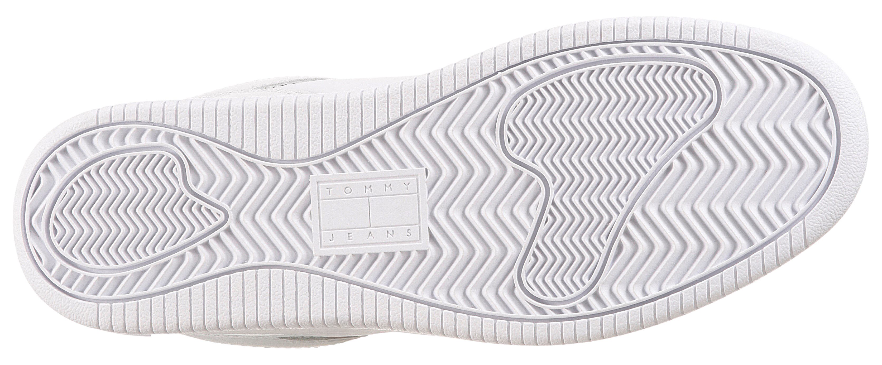 TOMMY JEANS Plateausneakers TJW RETRO BASKET , freizeitschoen, lage schoen, veterschoen met zijvlaggetje