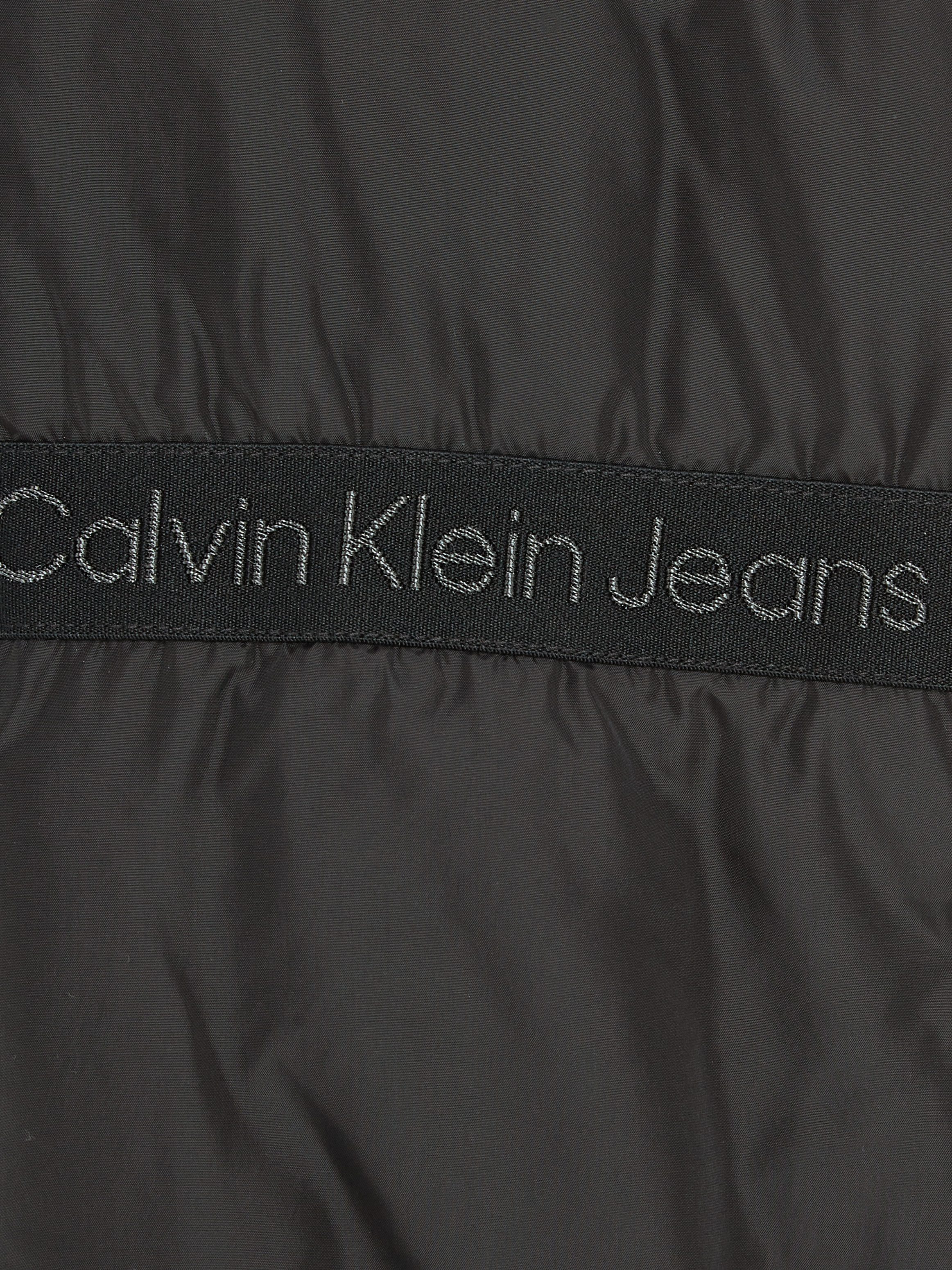 Calvin Klein Korte bodywarmer BOXY LIGHT PADDED TAPE VEST voor kinderen tot 16 jaar met merklabel