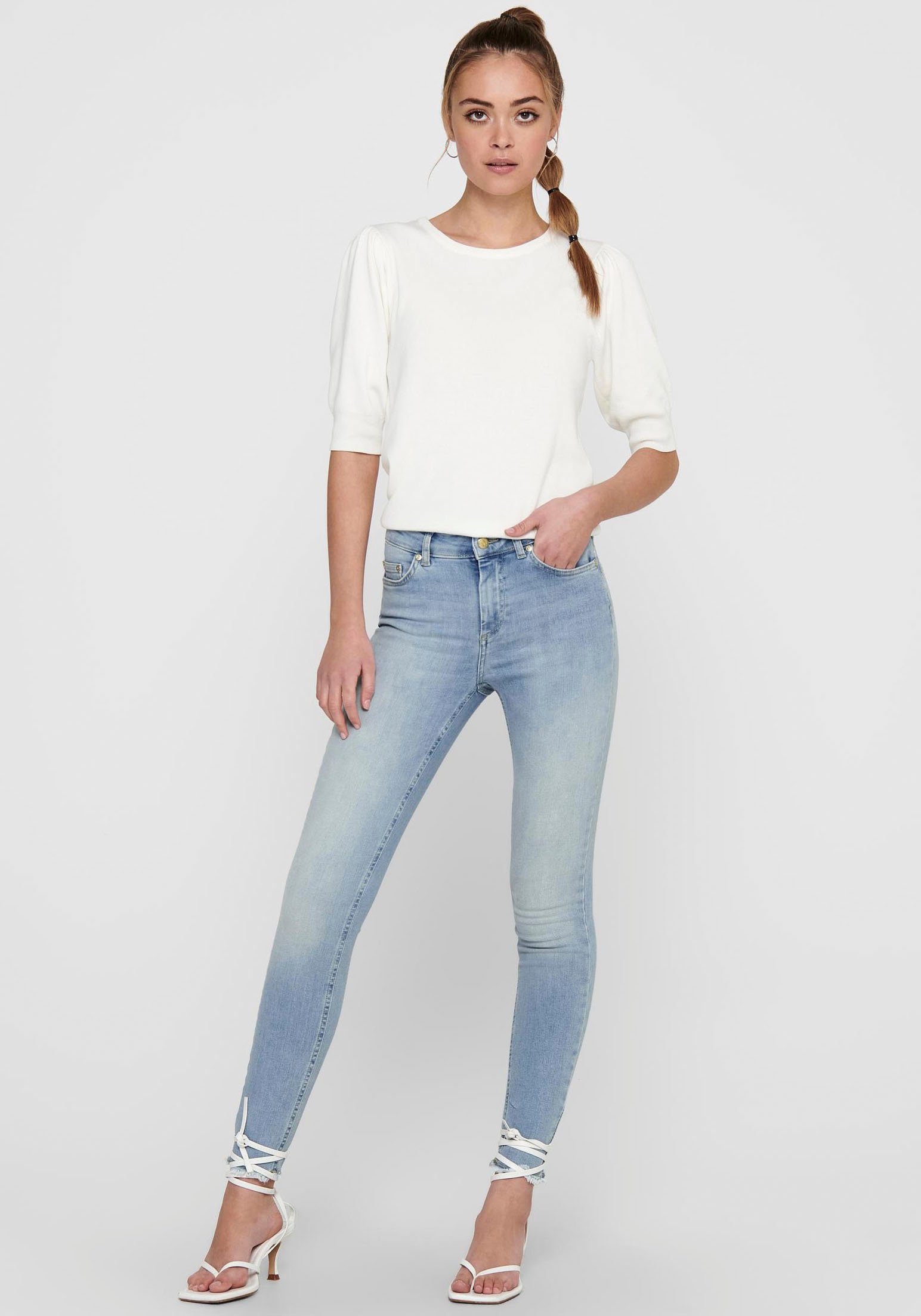 Only Ankle jeans ONLBLUSH MID SK ANK RAW met iets gerafelde voetzoom