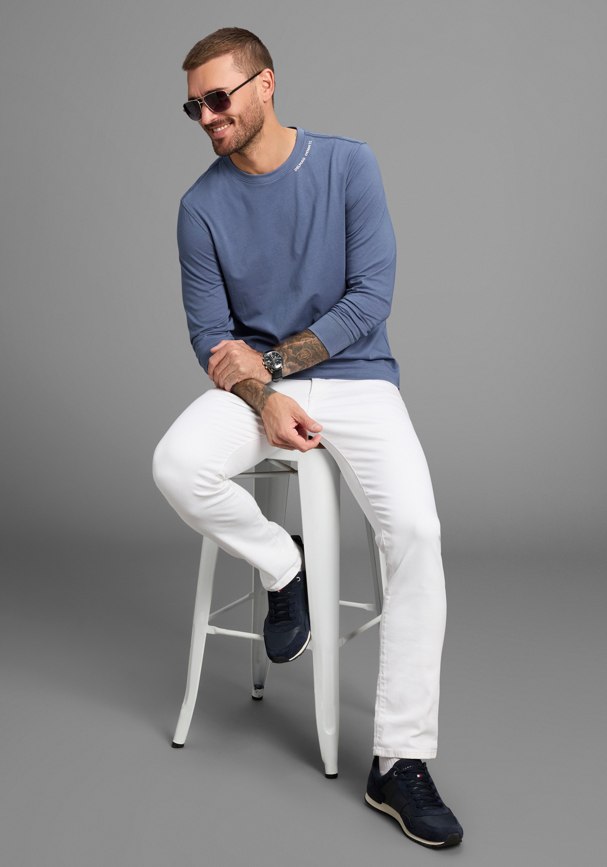 DELMAO Shirt met ronde hals smal gesneden, met print, van 100% katoen