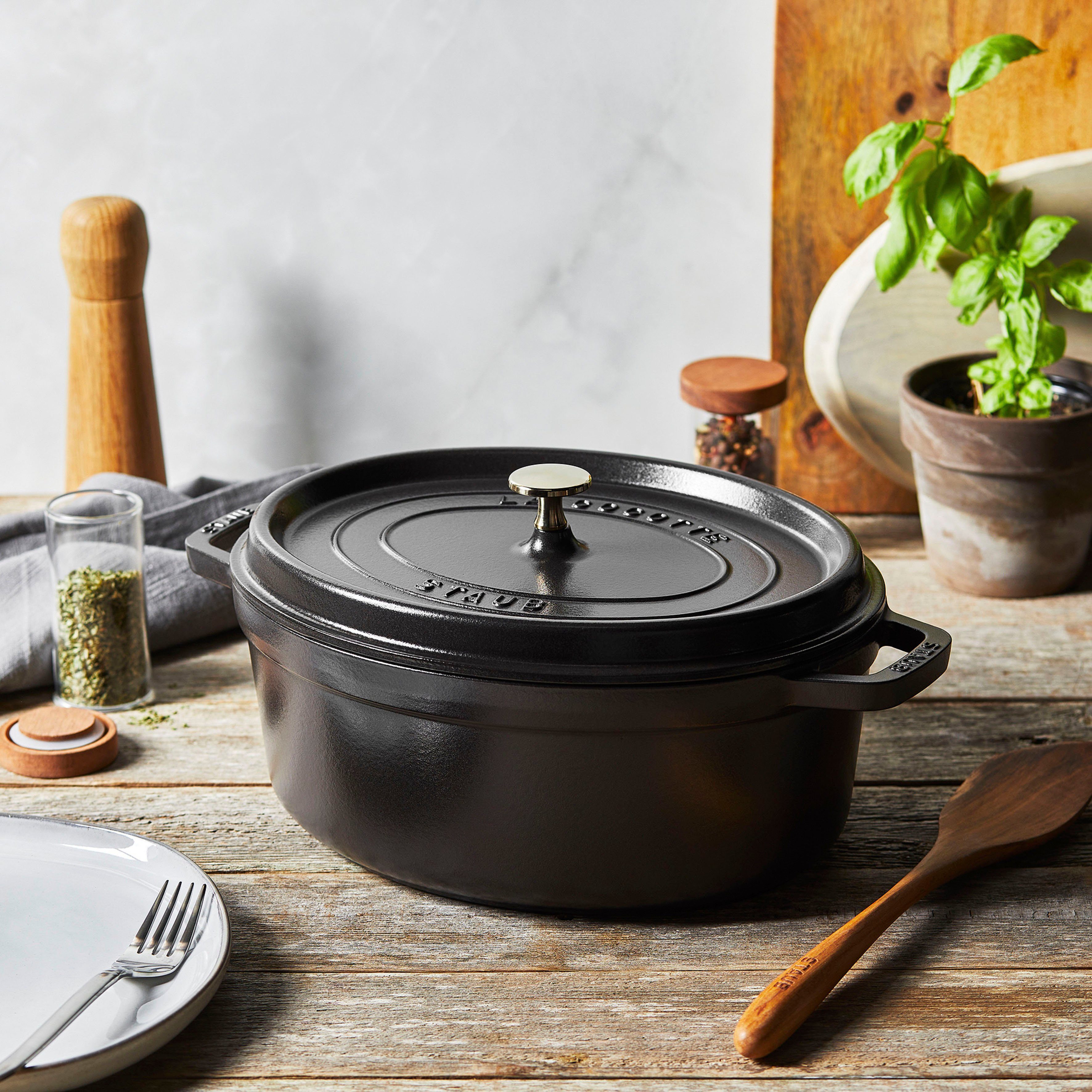 Staub Braadpan Cocotte robust, duurzaam, perfecte hitteverdeling, aroma-regendeksel (1-delig)