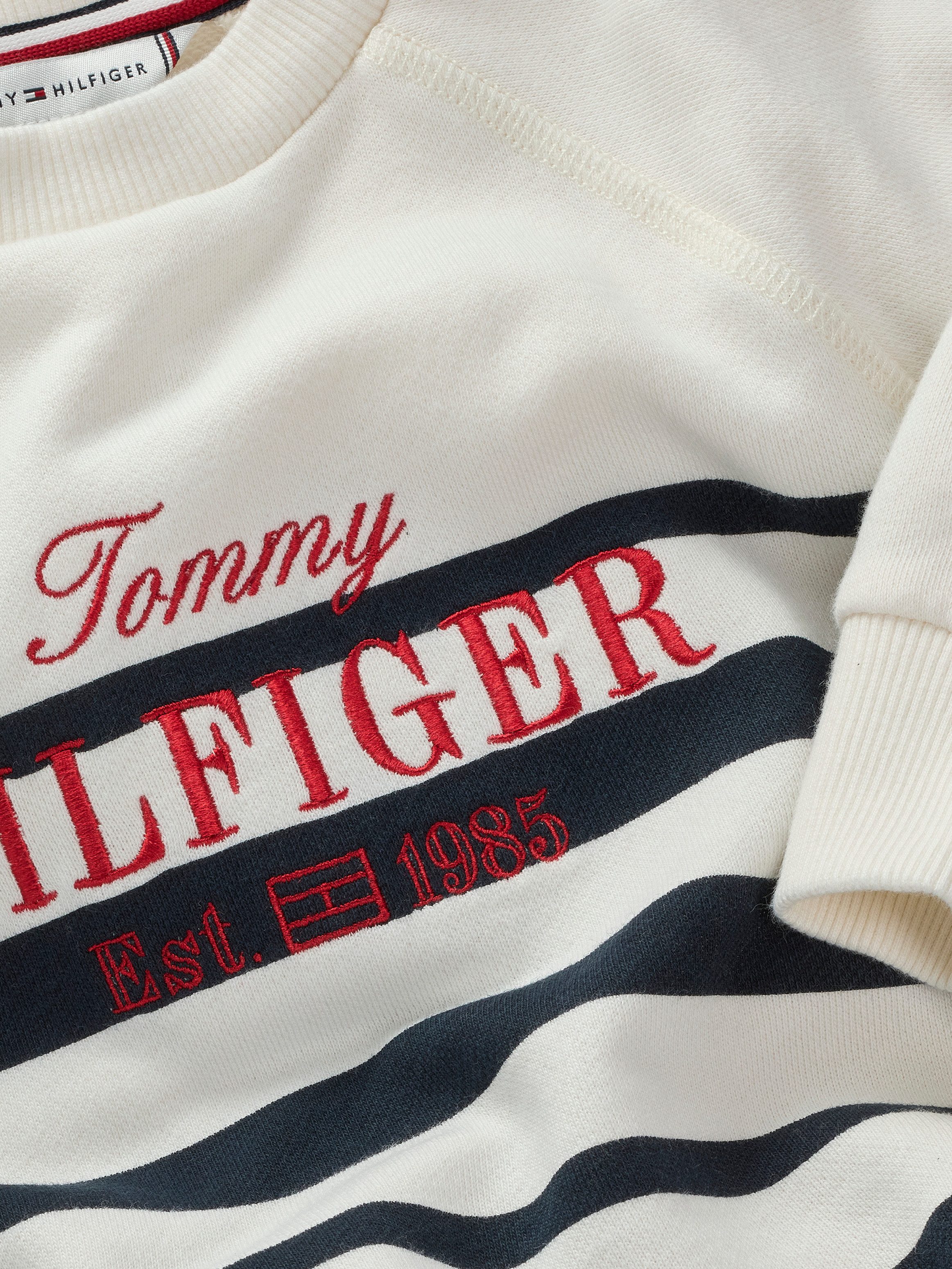 Tommy Hilfiger Sweatshirt TOMMY SCRIPT CN SWEATSHIRT met logo-borduursel, met streepjespatroon