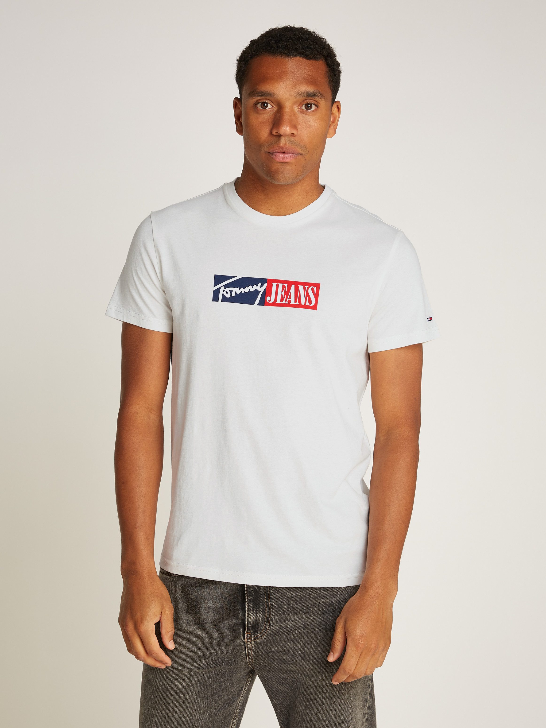 Tommy Jeans Plus Shirt met ronde hals TJM SLIM ENTRY GRAPHIC TEE EXT in grote maten, met logo-borduursel op de mouw heren ronde hals maat 5XL wit