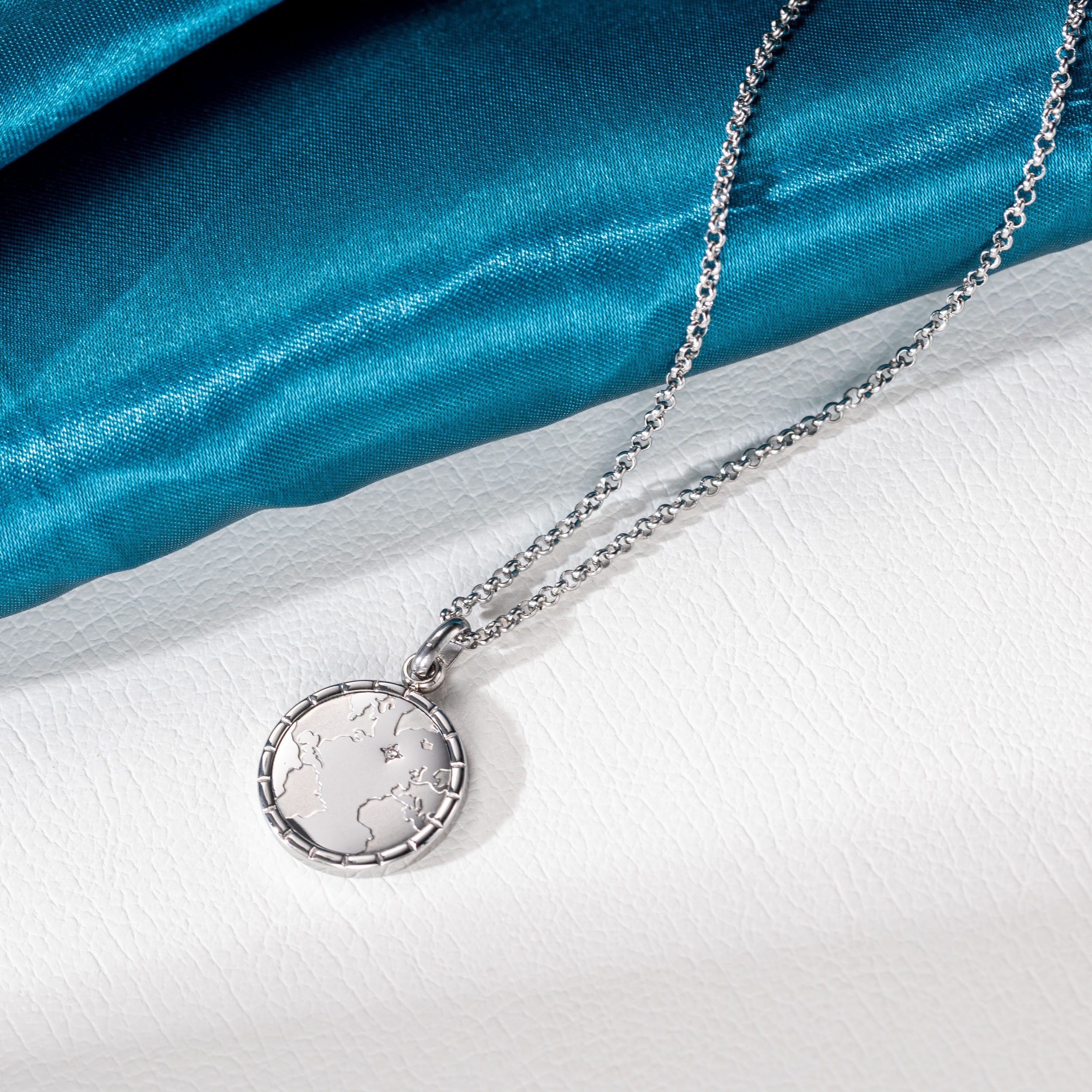 Firetti Ketting met hanger Sieraad cadeau roestvrij staal halssieraad halsketting planet earth wereld