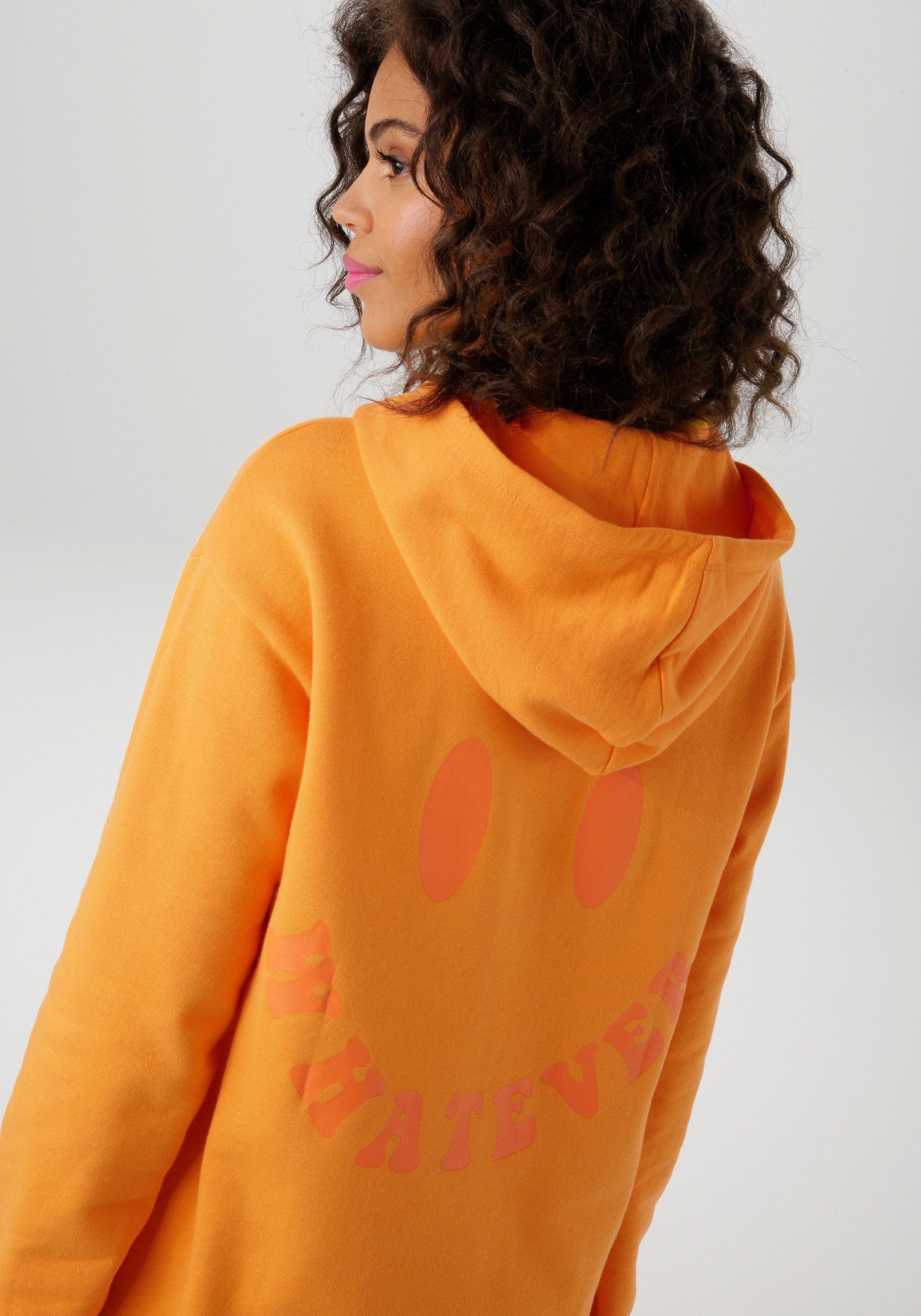 Aniston CASUAL Hoodie met smiley op de rug - nieuwe collectie