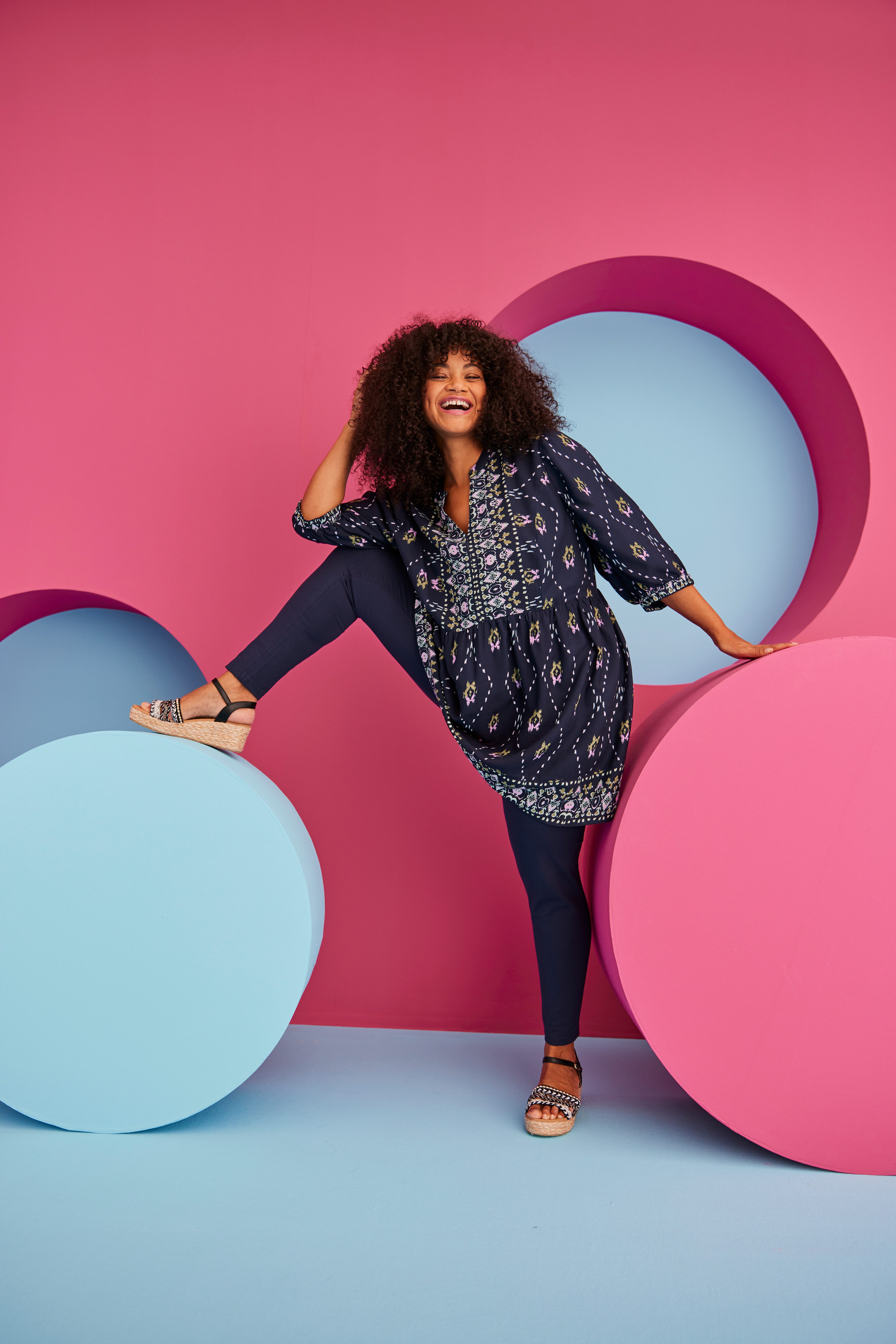 Aniston PLUS Tuniek met fantasierijke, kleurharmonische print - nieuwe collectie