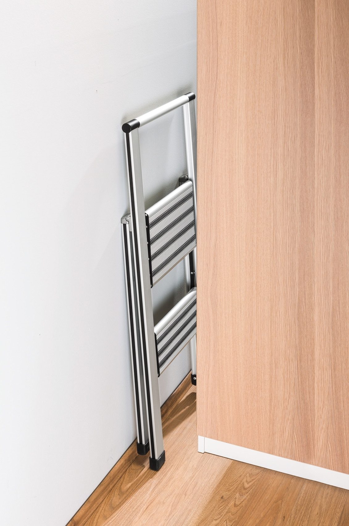 WENKO Huishoudtrapje Model Alu-Design Aluminium-design, XXL-treden, plat inklapbaar en op te bergen