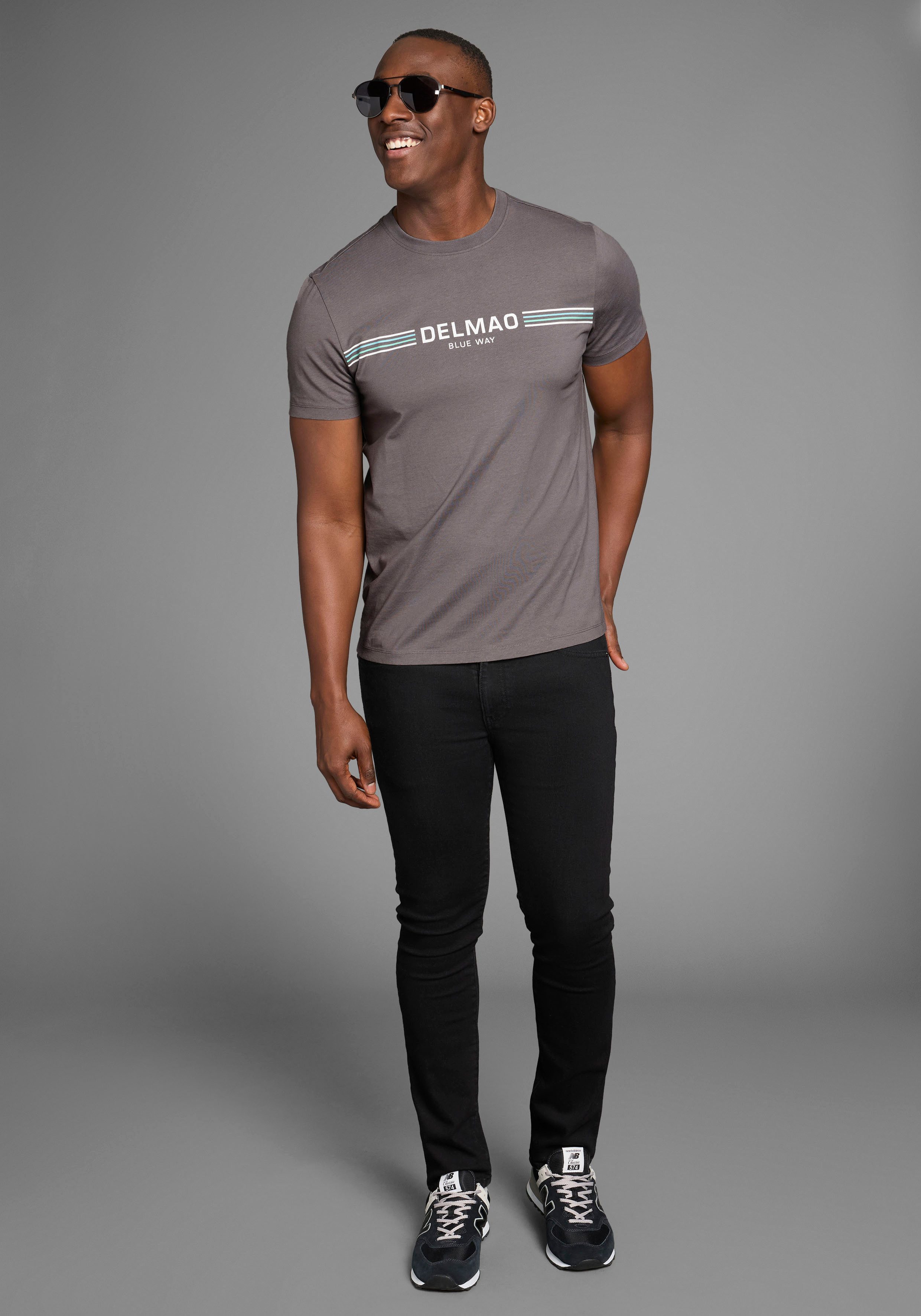 DELMAO T-shirt met sportief-maritieme merkopdruk