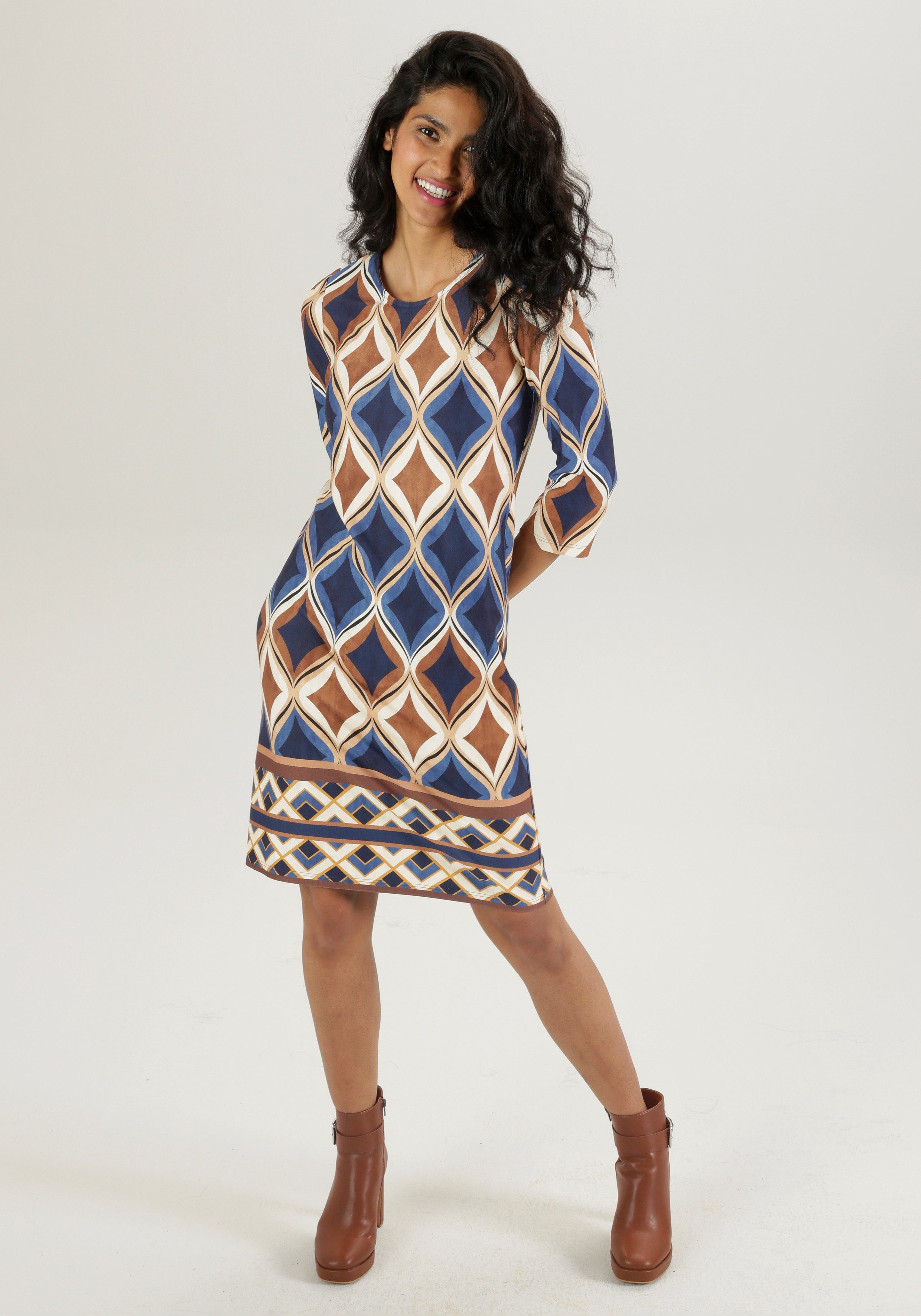 Aniston SELECTED Mini-jurk met lichte taillering en elegante print