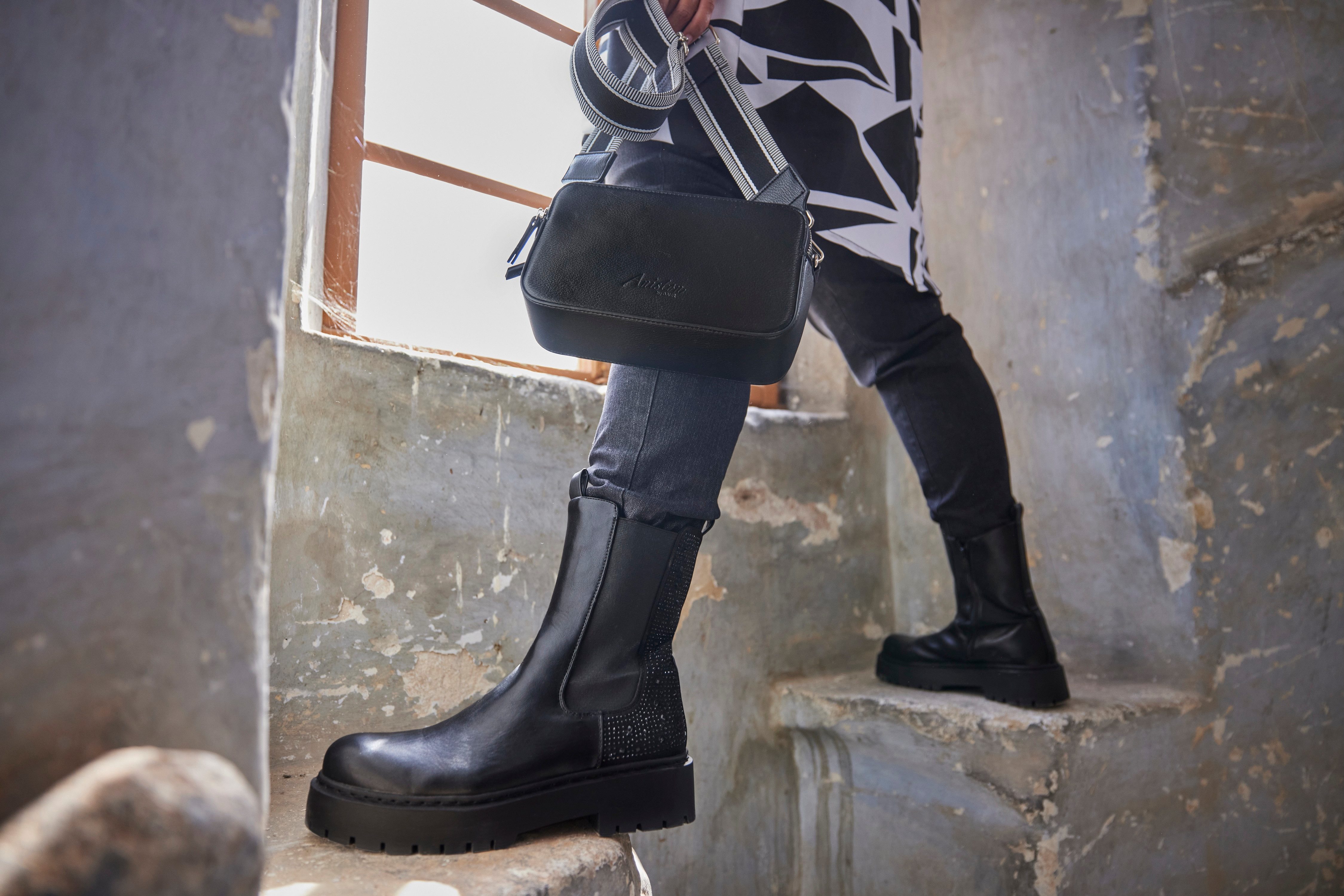 Aniston SHOES Chelsea-boots Instaplaarzen, plateau enkellaars, met glitterstenen - NIEUWE COLLECTIE