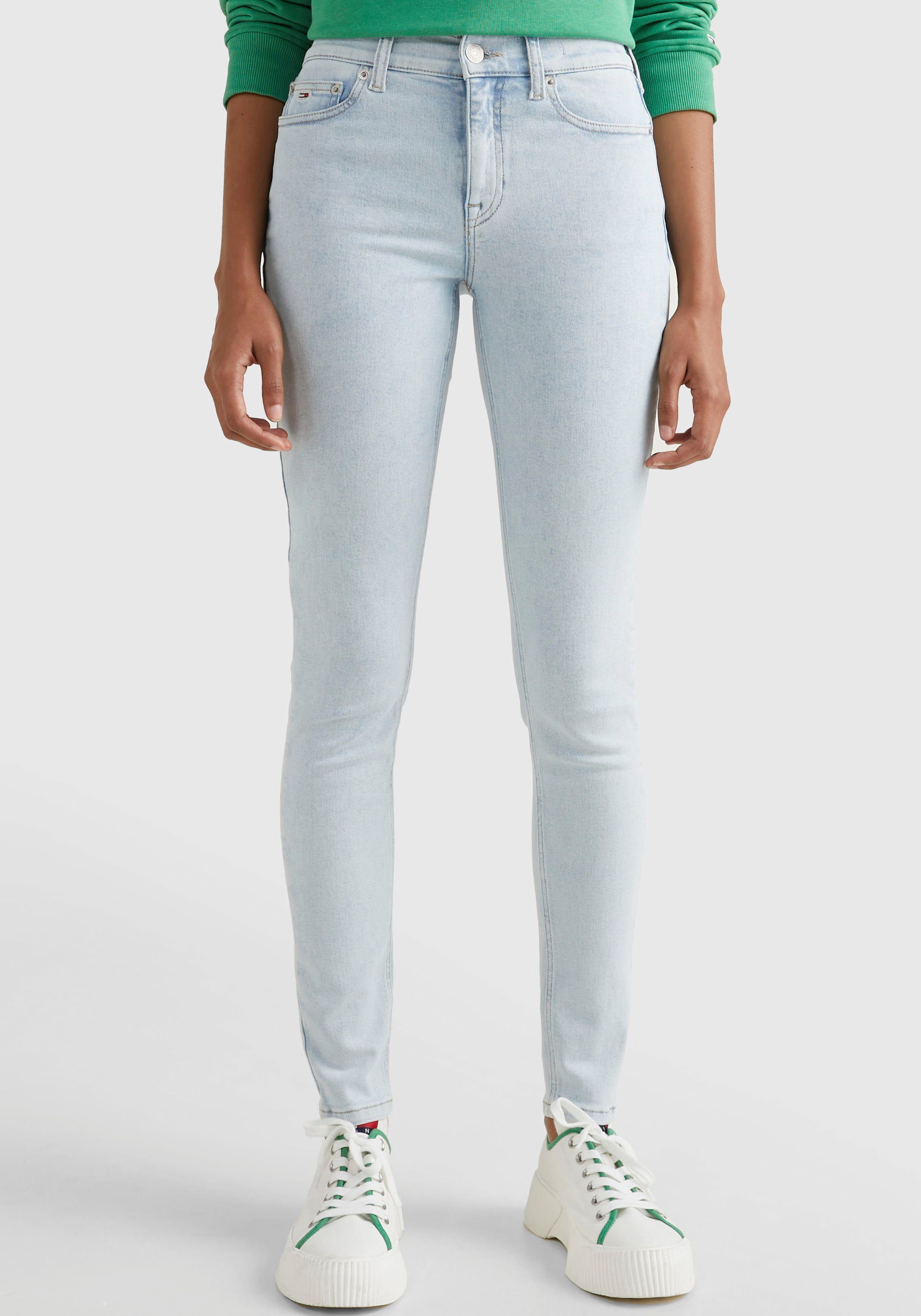 TOMMY JEANS Skinny fit jeans Nora met  label en juk op de rug