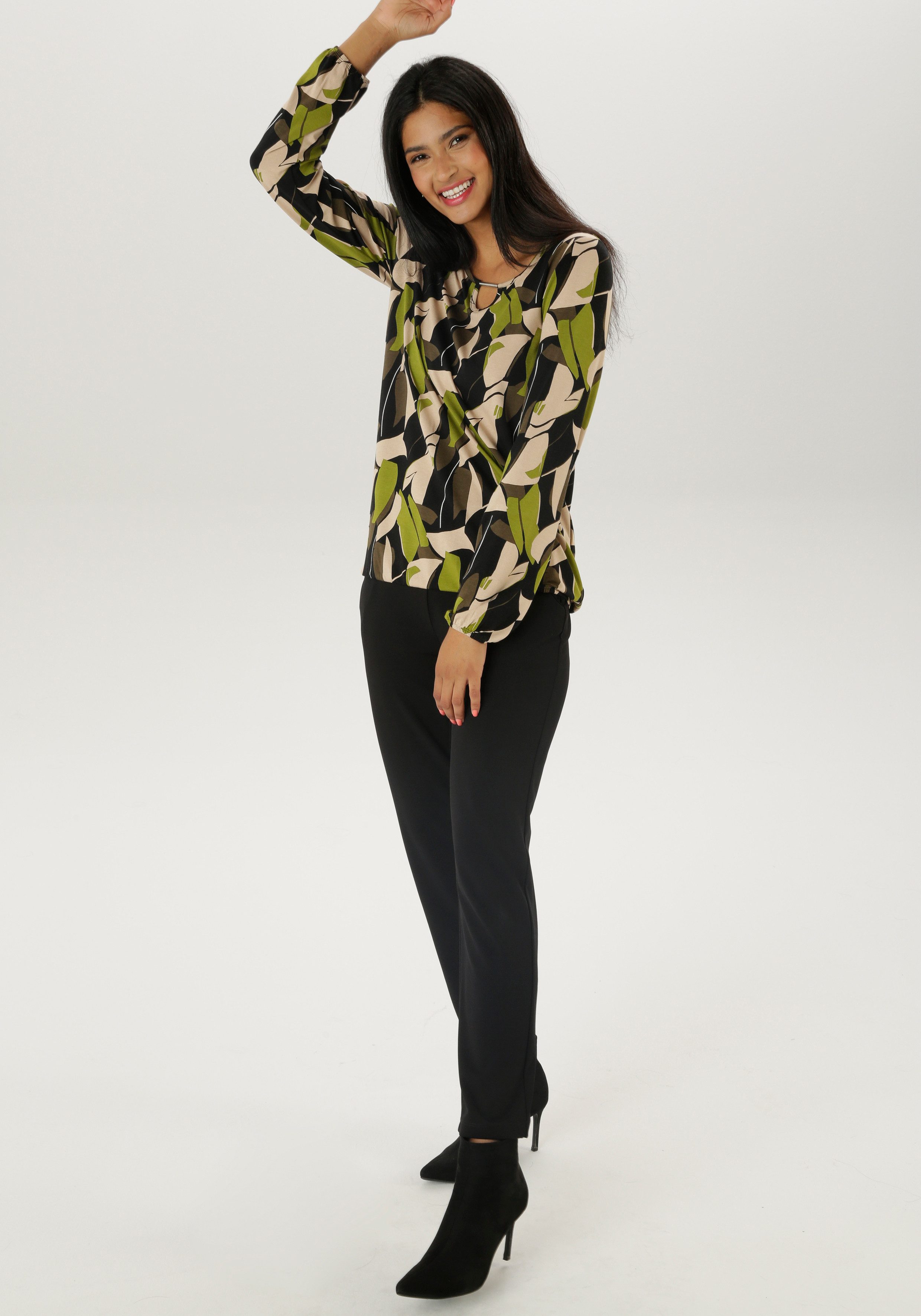 Aniston SELECTED Shirt met lange mouwen met cut-out en fantasierijke print - nieuwe collectie