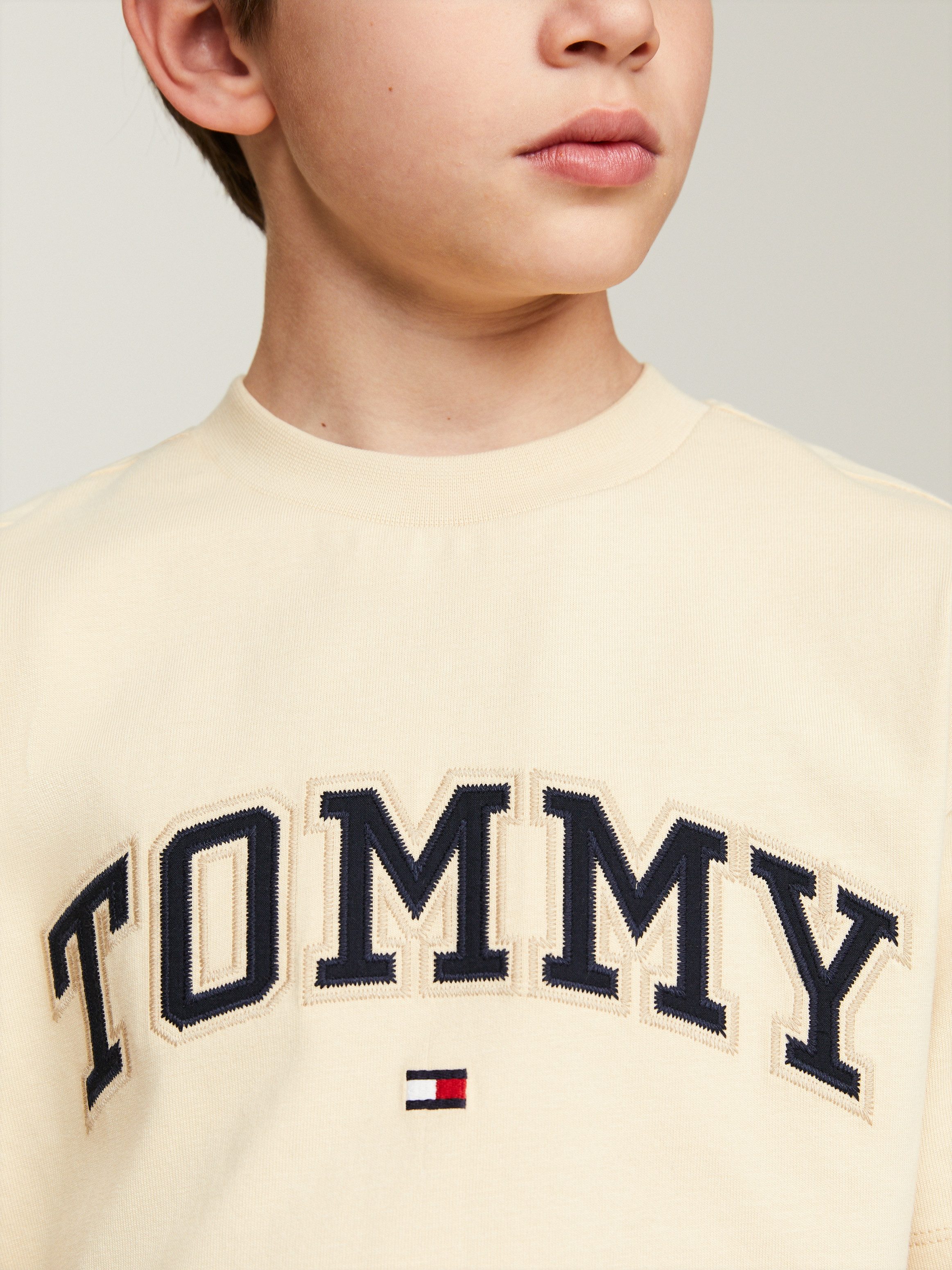Tommy Hilfiger Shirt met korte mouwen VARSITY EMBROIDERY TEE SS Kinderen tot 16 jaar met logostiksel