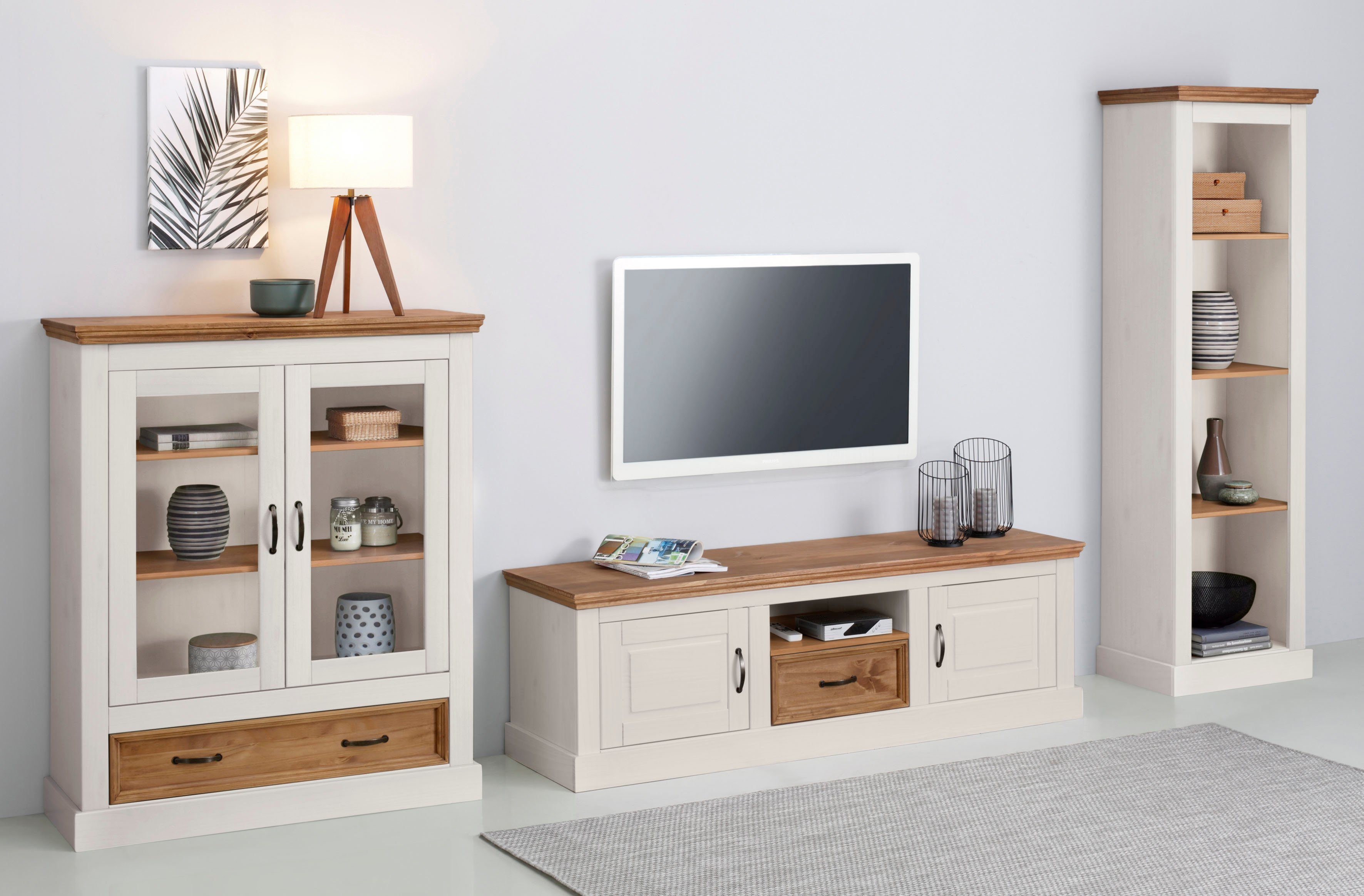 Home affaire Vitrinekast Selma Highboard gemaakt van massief grenen, met metalen handgrepen in een antieke look