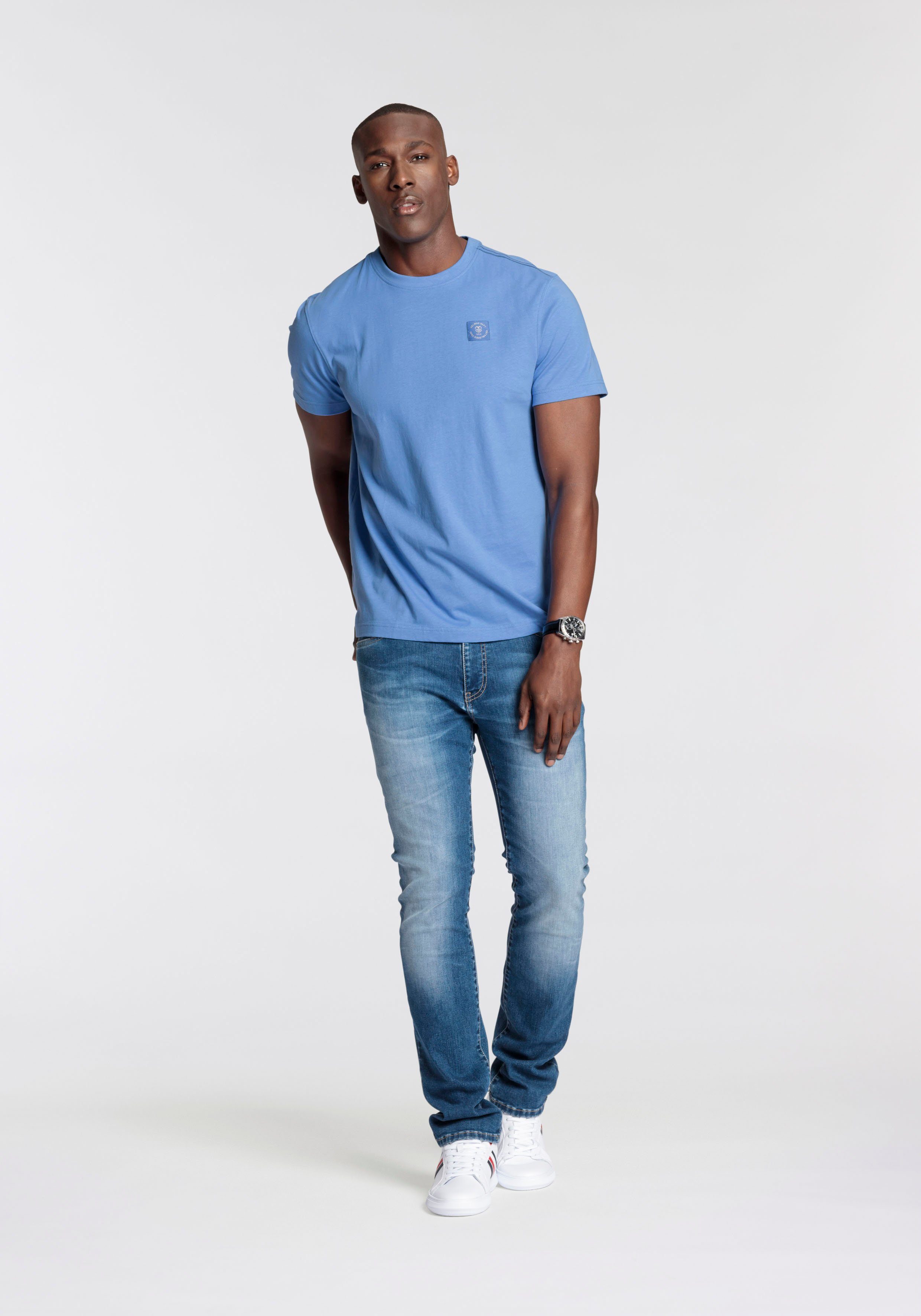 DELMAO Shirt met ronde hals Korte mouw, regular fit, basic, van 100% katoen