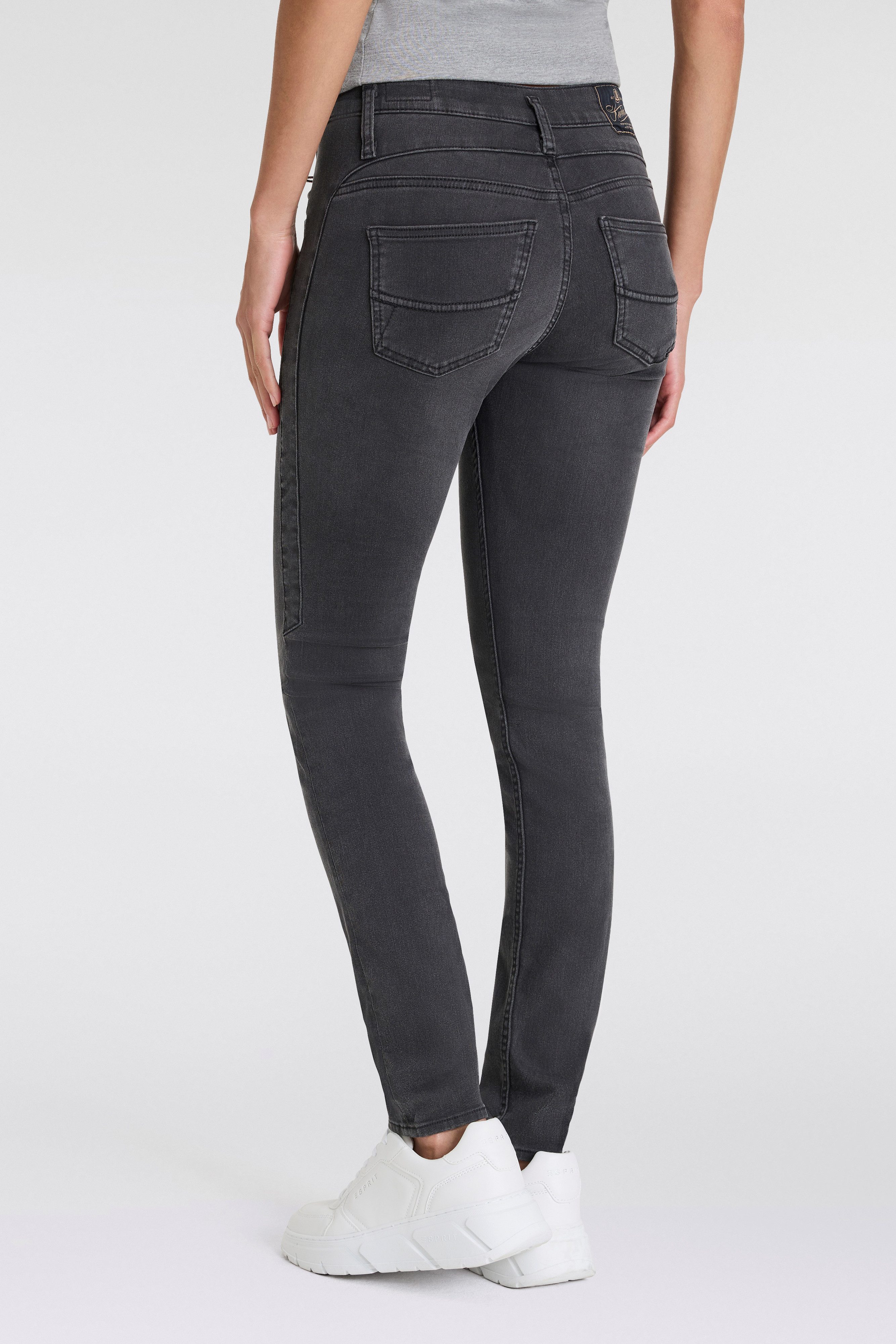 Herrlicher Skinny fit jeans Sharp Slim Reused Denim Black met decoratieve ring aan de riemlus