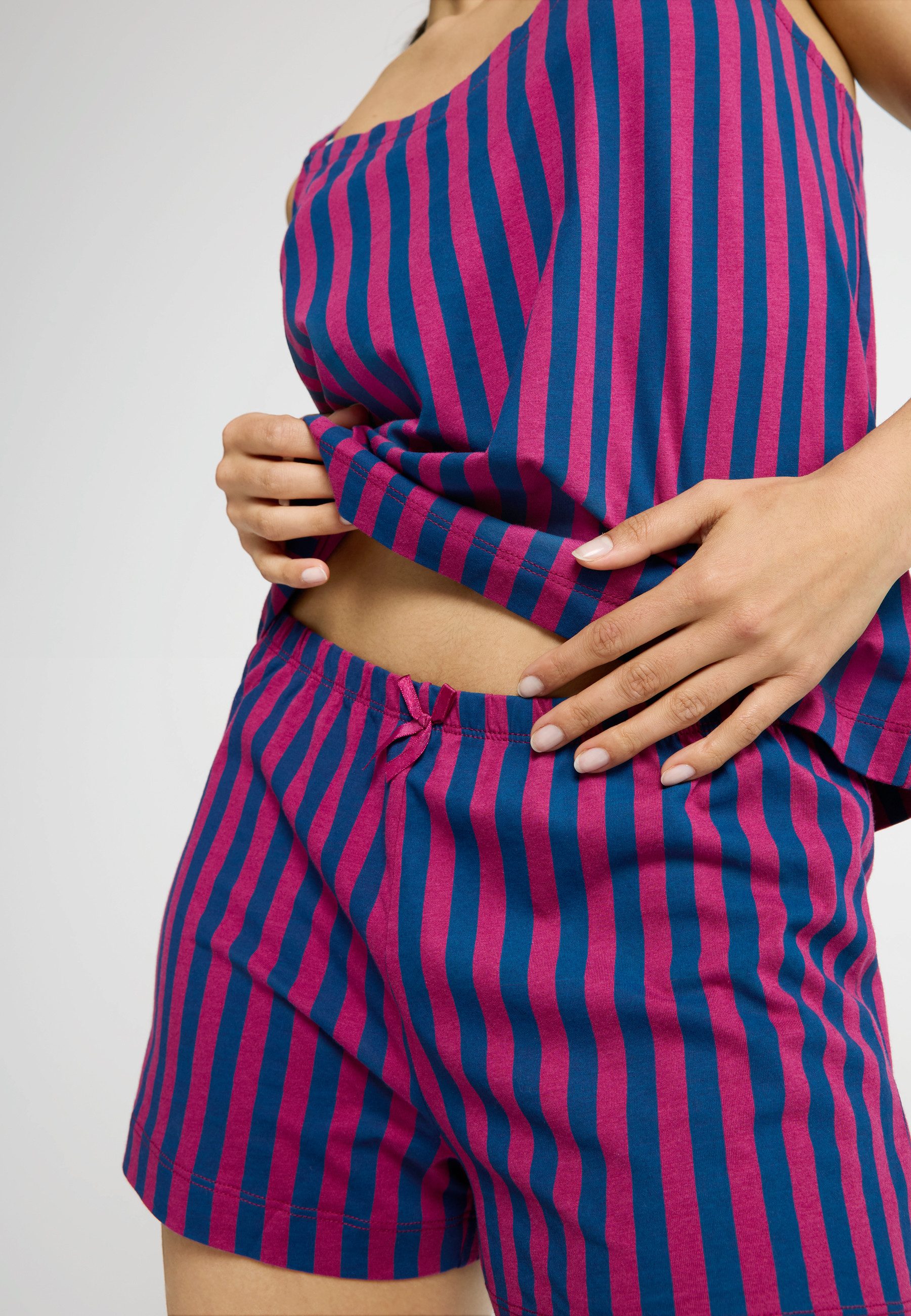LSCN by LASCANA Shortama met mooi bloemen- of strepenpatroon (2-delig)