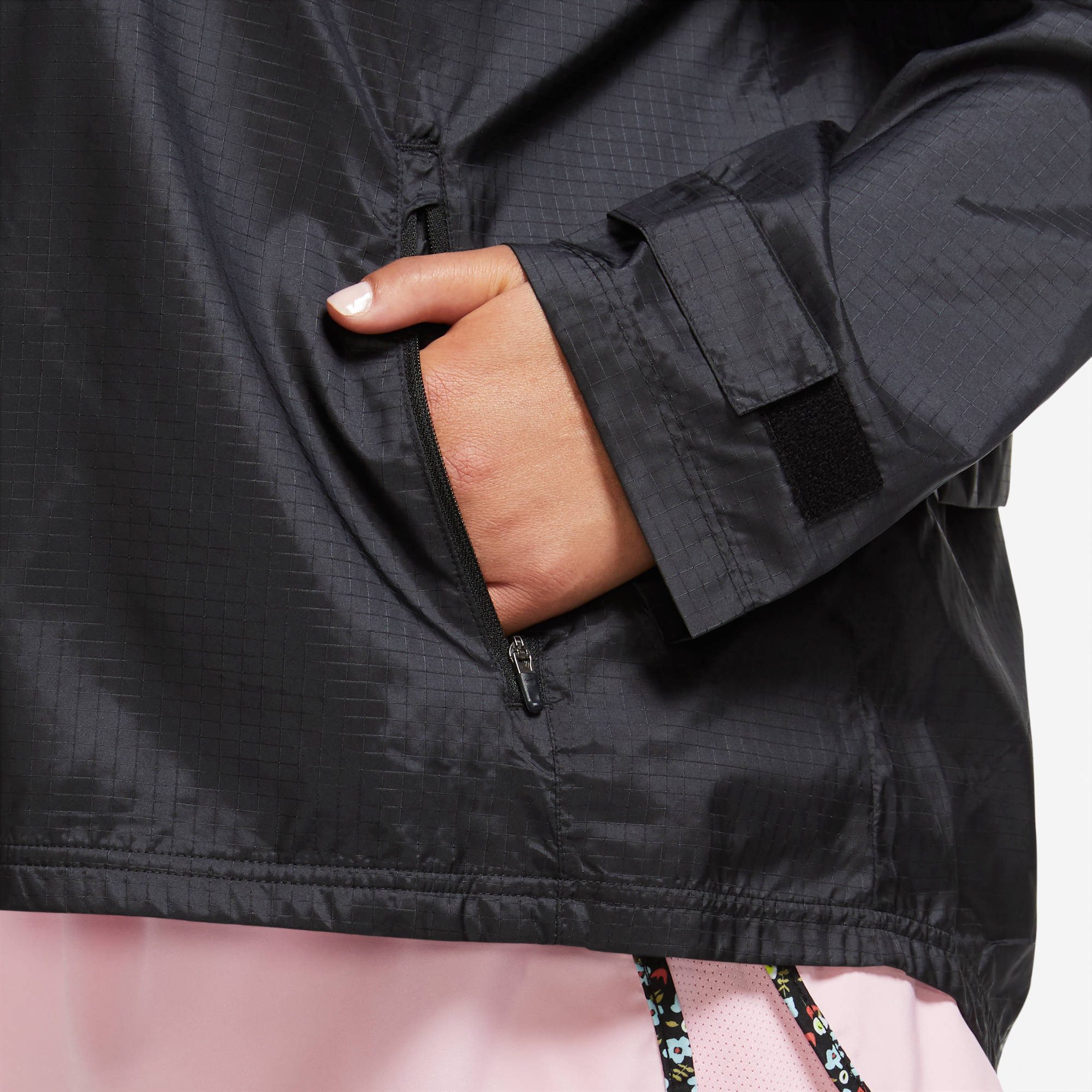 Nike Runningjack Essential WoMen's Running Jacket (Plus Size)