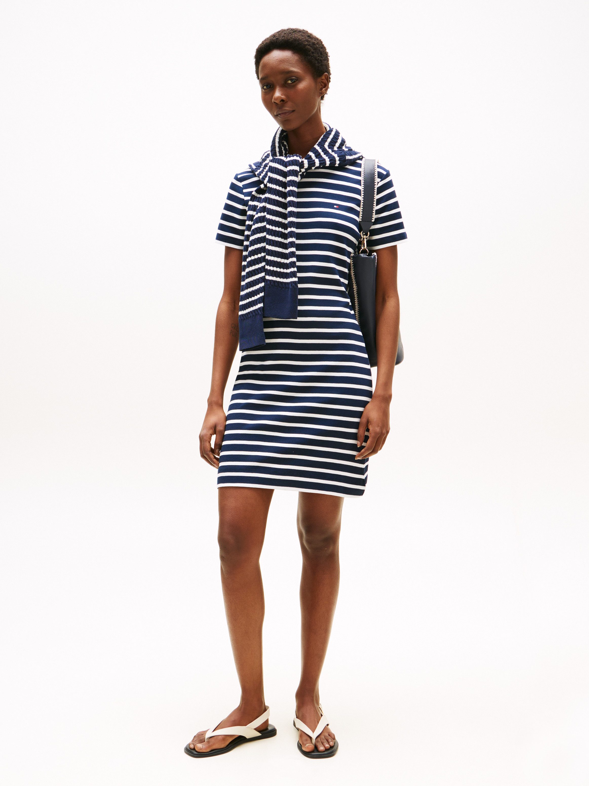 Tommy Hilfiger Shirtjurk NEW CODY STR SLIM SHORT DRS SS met allover streepdessin, logo-vlag