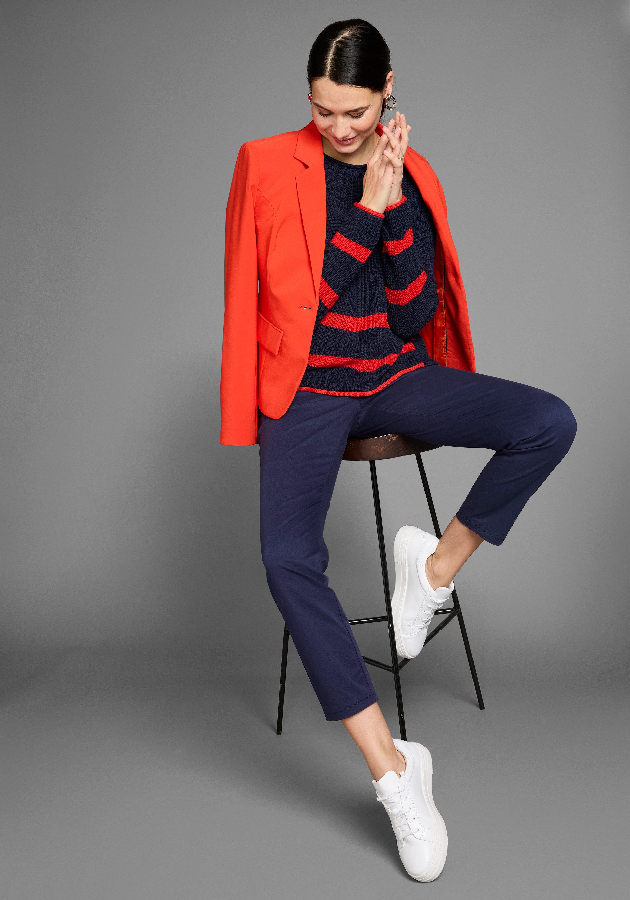 HECHTER PARIS Trui met ronde hals met stijlvolle knoopsluiting