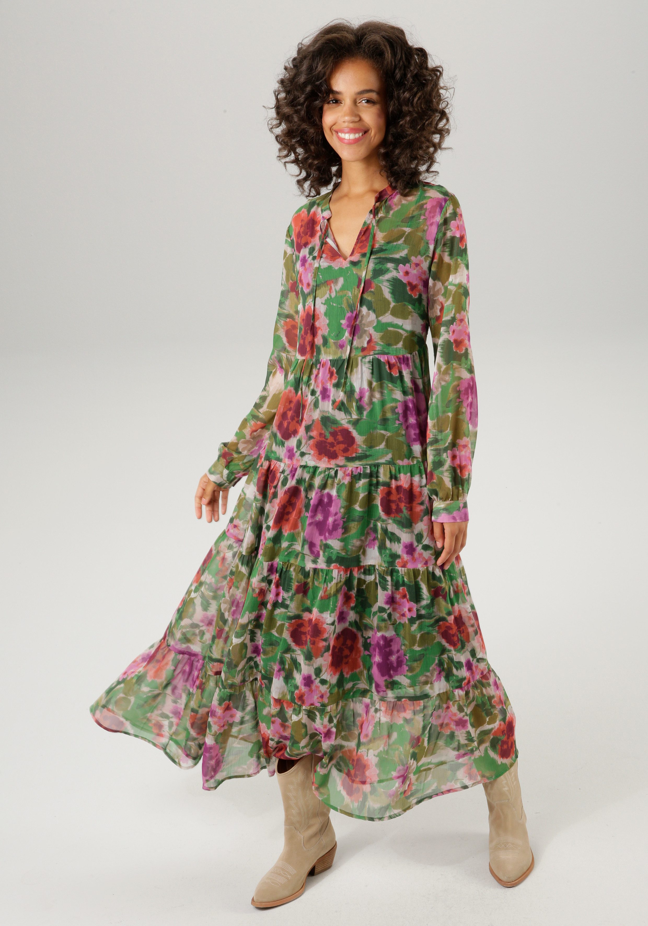 Aniston CASUAL Maxi-jurk met kleurharmonieuze bloemenprint in batik-look (Met jersey onderjurk)
