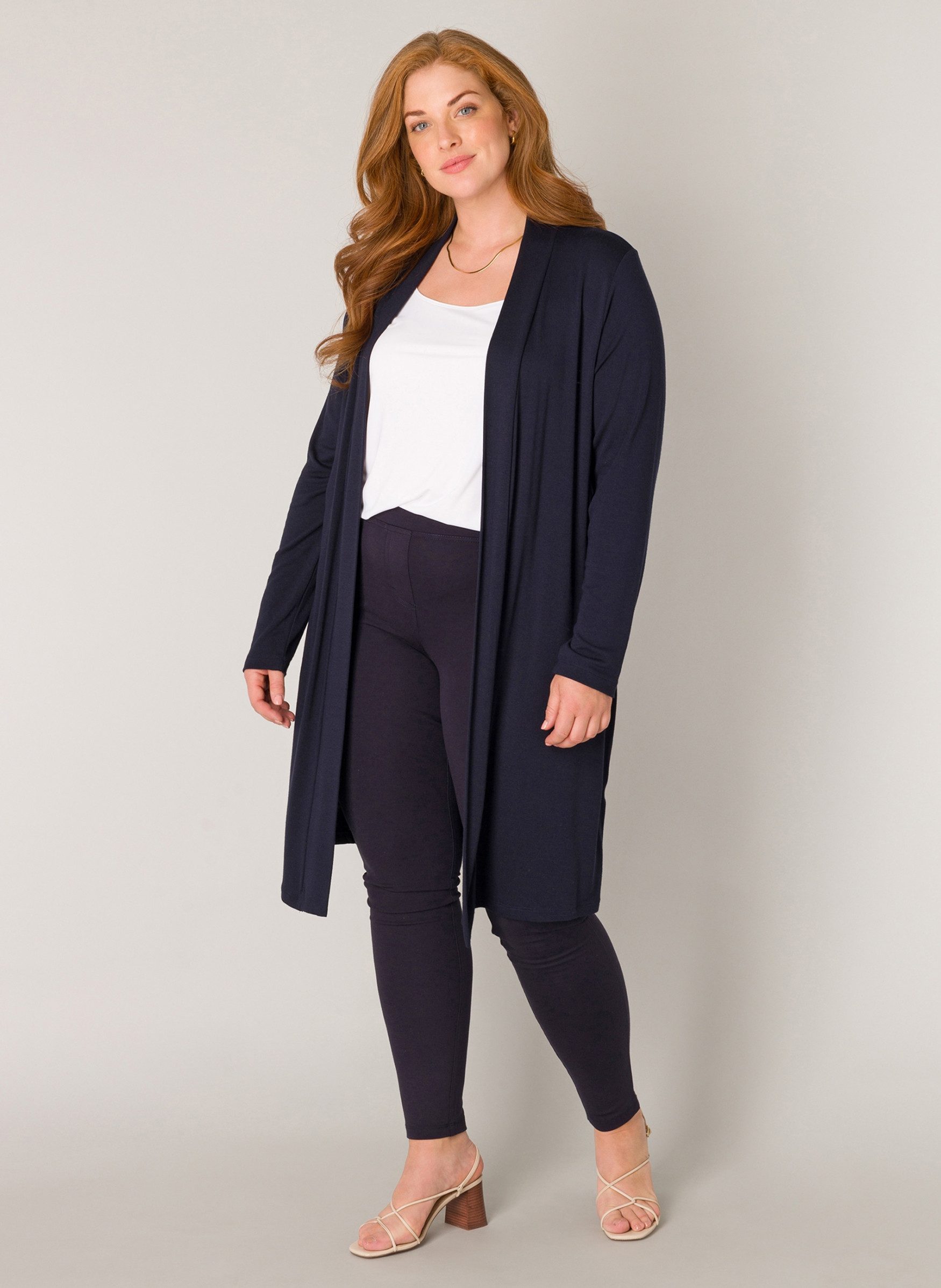 Base Level Curvy Lang vest Ayla Long Ruimvallende, zachte tricotkwaliteit