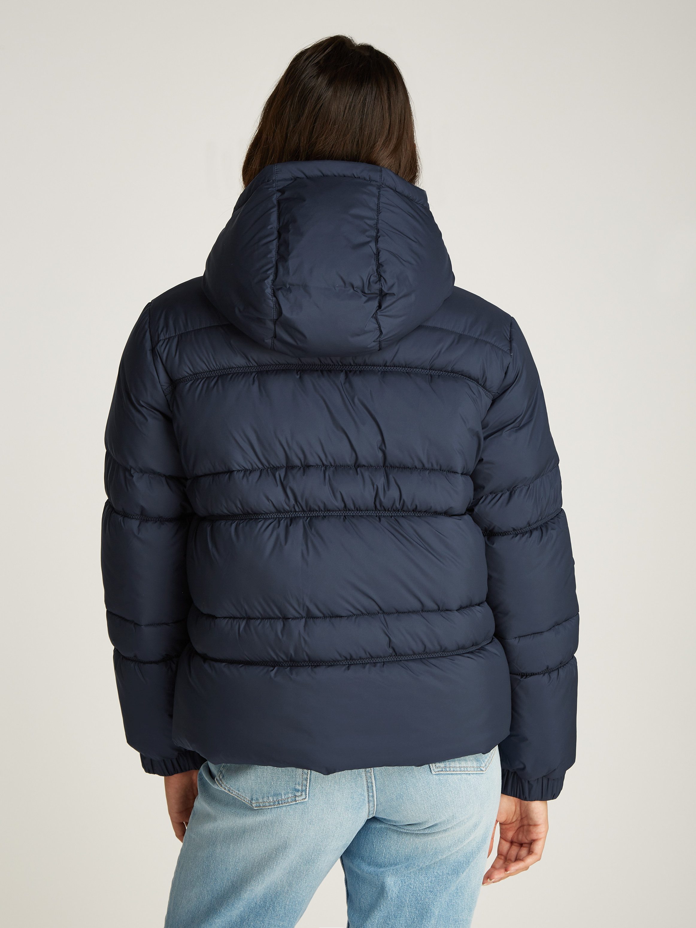 TOMMY JEANS Gewatteerde jas met een logo-opschrift