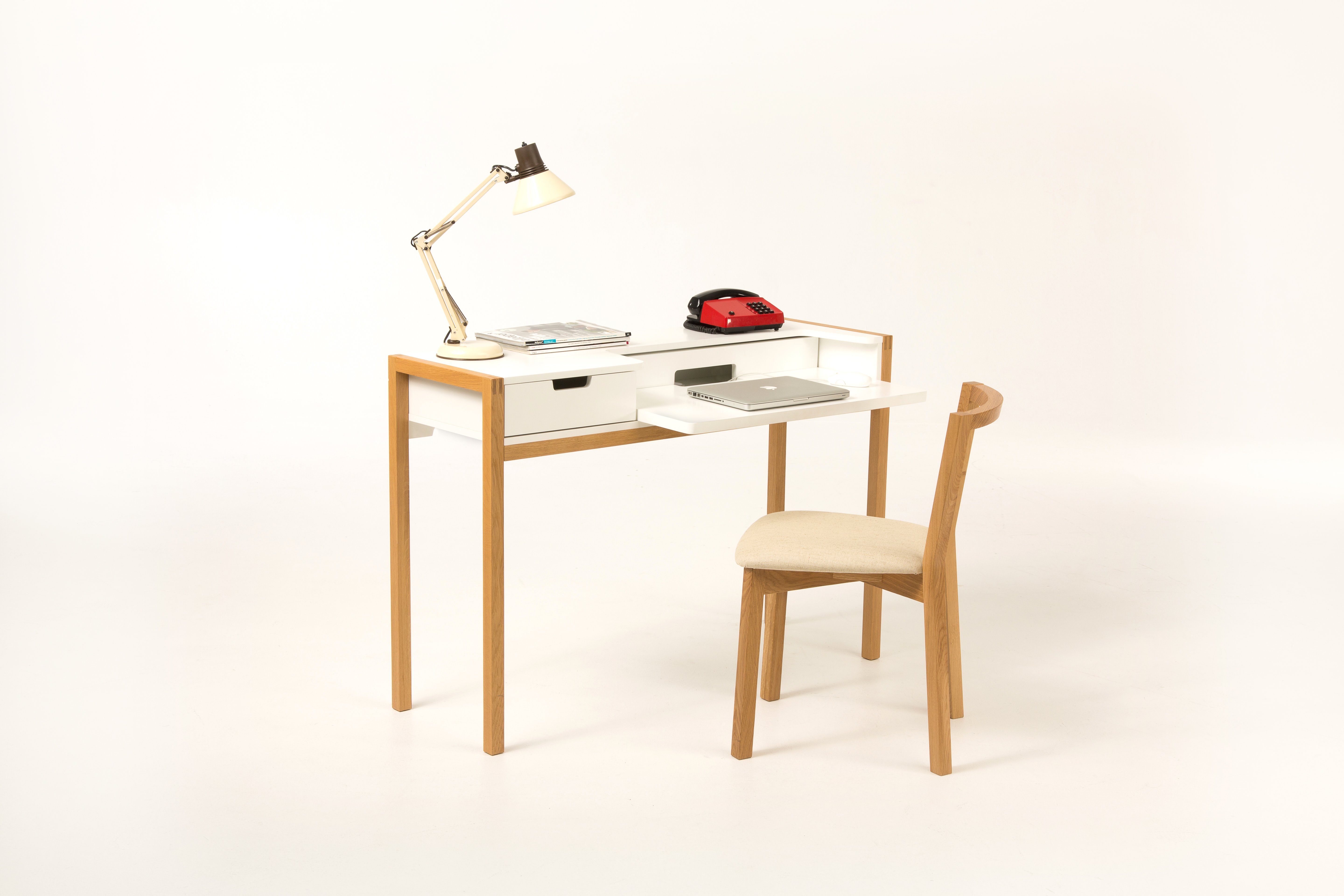 Woodman Bureau Farringdon scandinavisch design, thuiskantoor, praktisch uittrekbaar bureaus wit