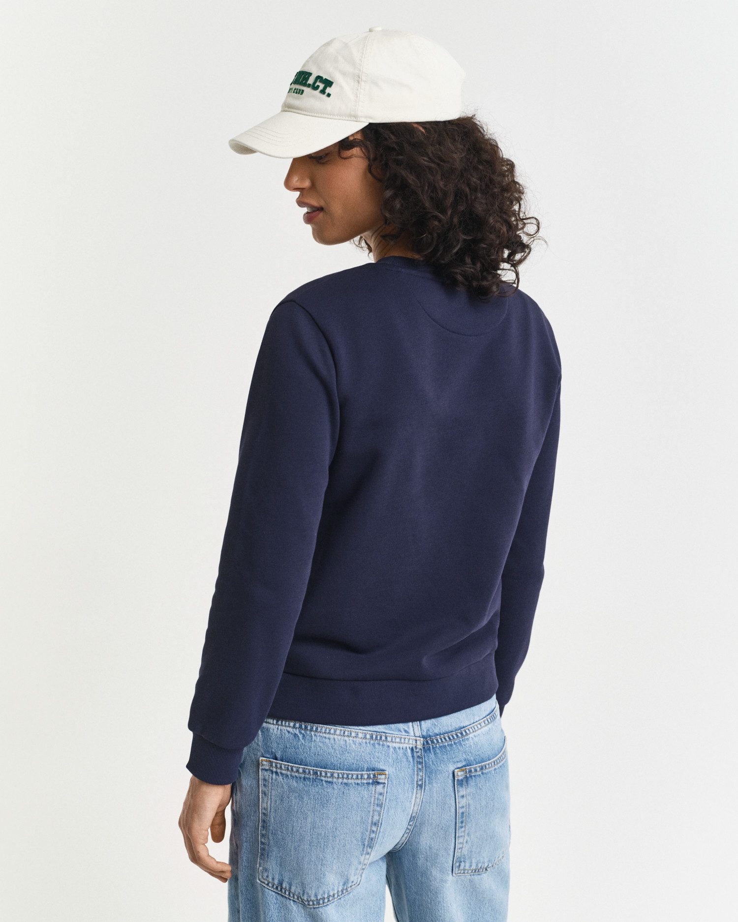 Gant Sweatshirt REG TONAL SHIELD C-NECK SWEAT Ton sur ton borduurwerk, ronde hals