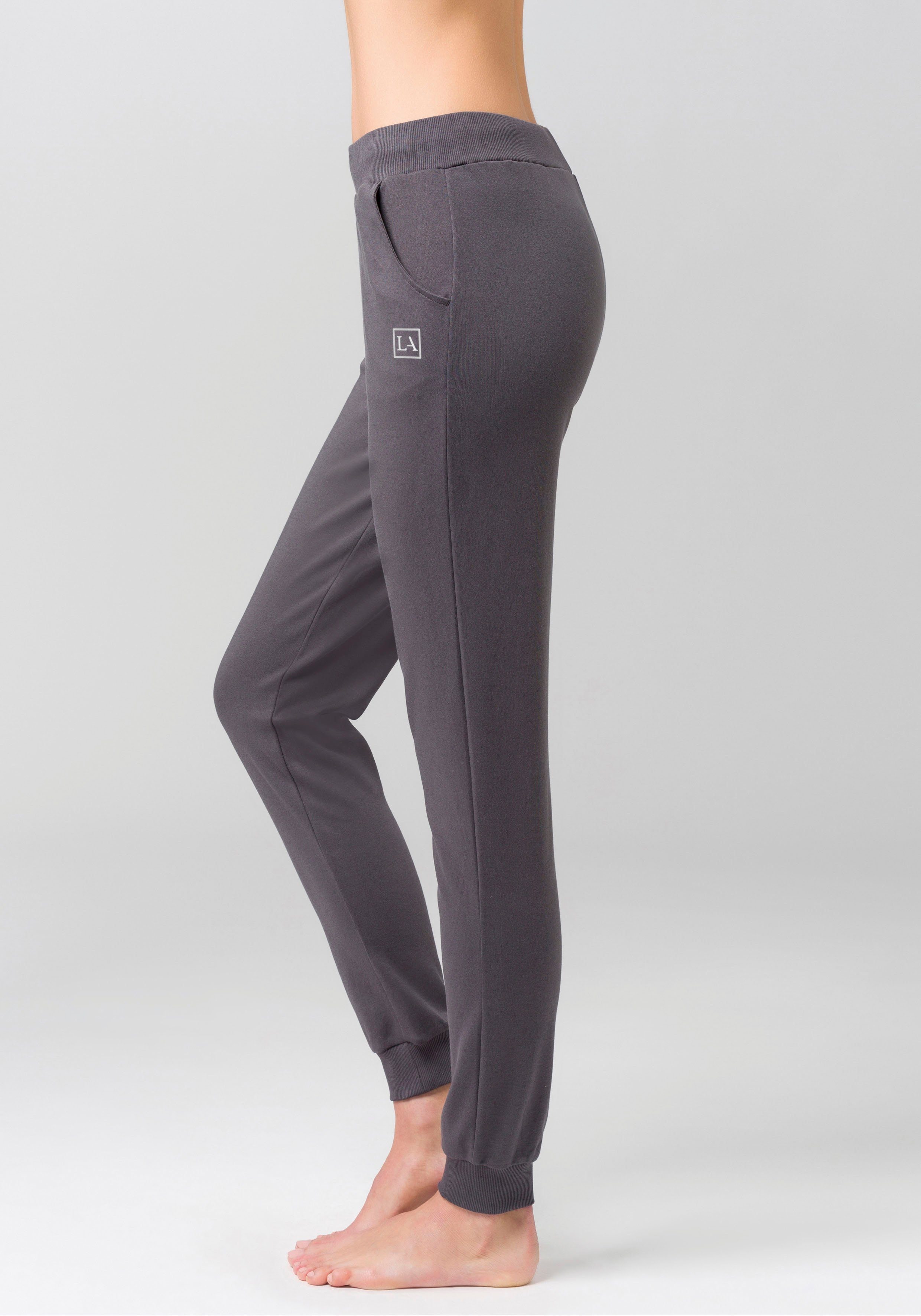 active by Lascana Joggingbroek in een smal model met boord