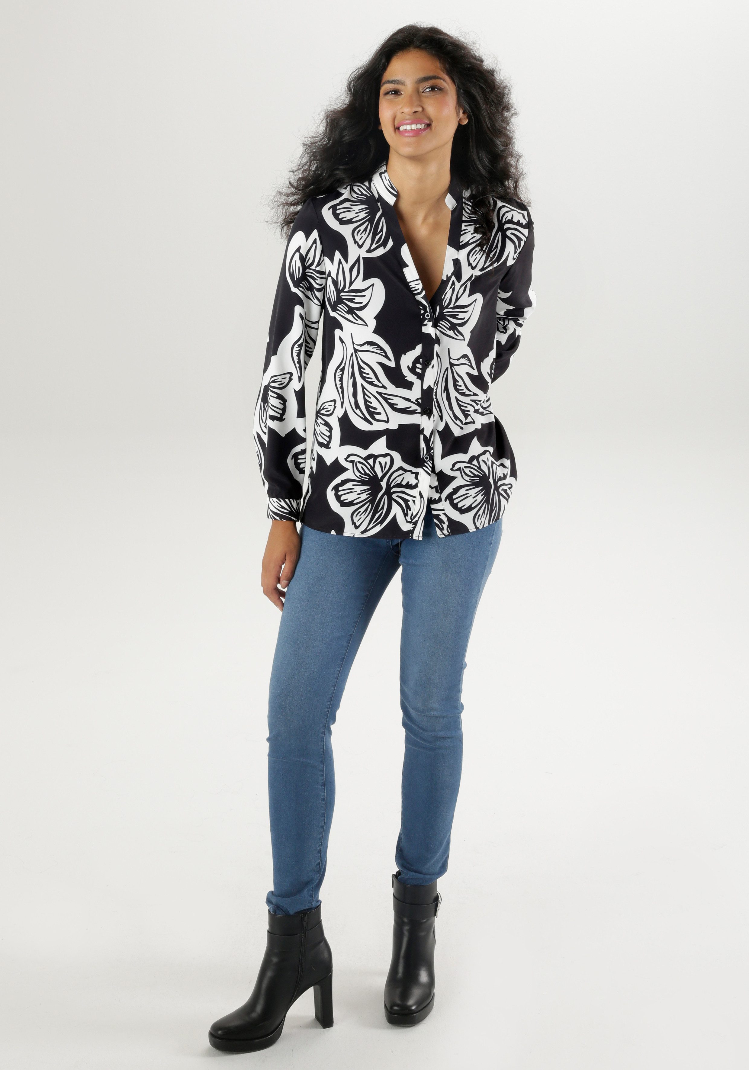 Aniston SELECTED Blouse zonder sluiting met opvallende bloesemprint en knoopsluiting