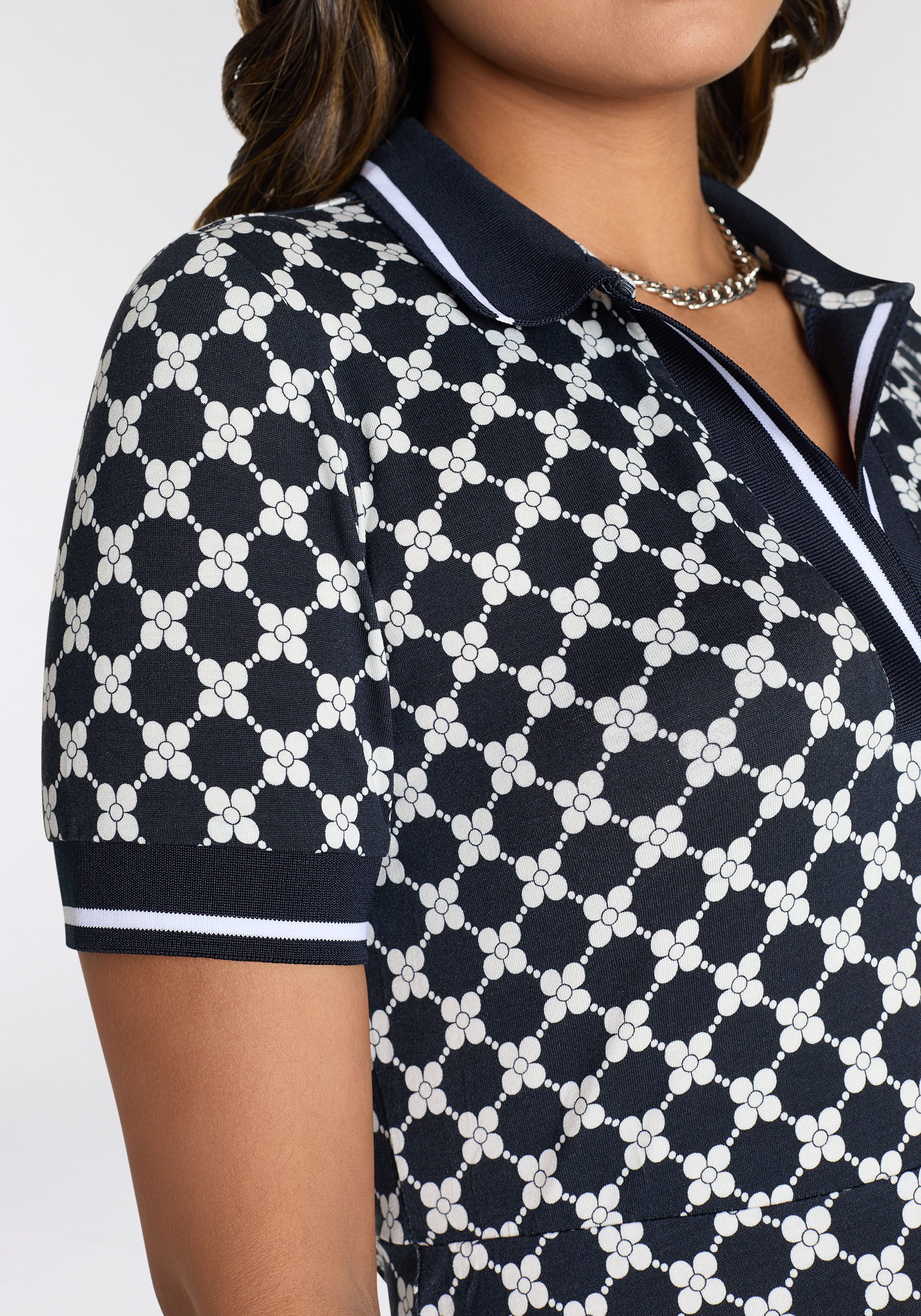 Laura Scott Polojurk met modieuze all-over print