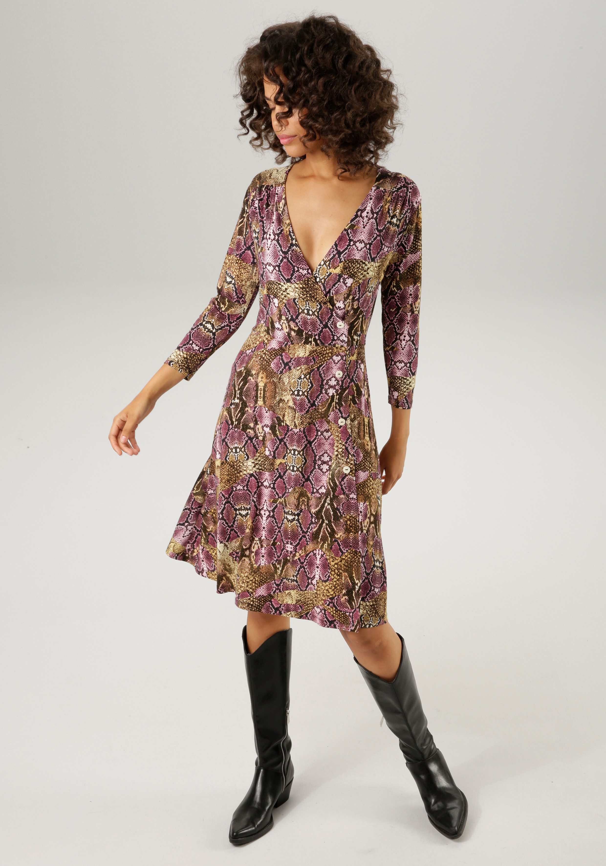 Aniston CASUAL Jerseyjurk met extravagante kleurrijke slang-print