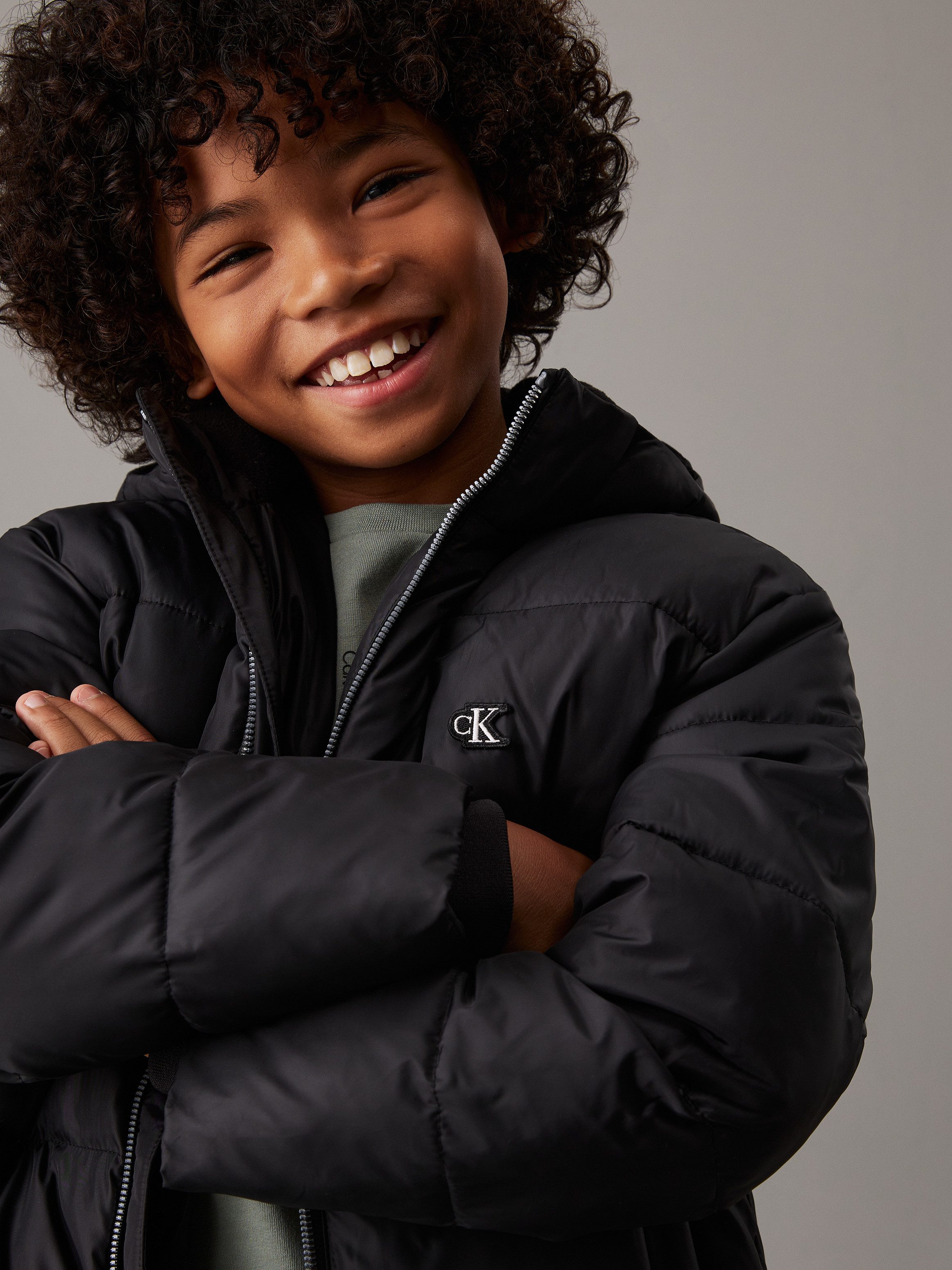 Calvin Klein Parka ESSENTIAL PARKA PUFFER voor kinderen tot 16 jaar en met logo-patch