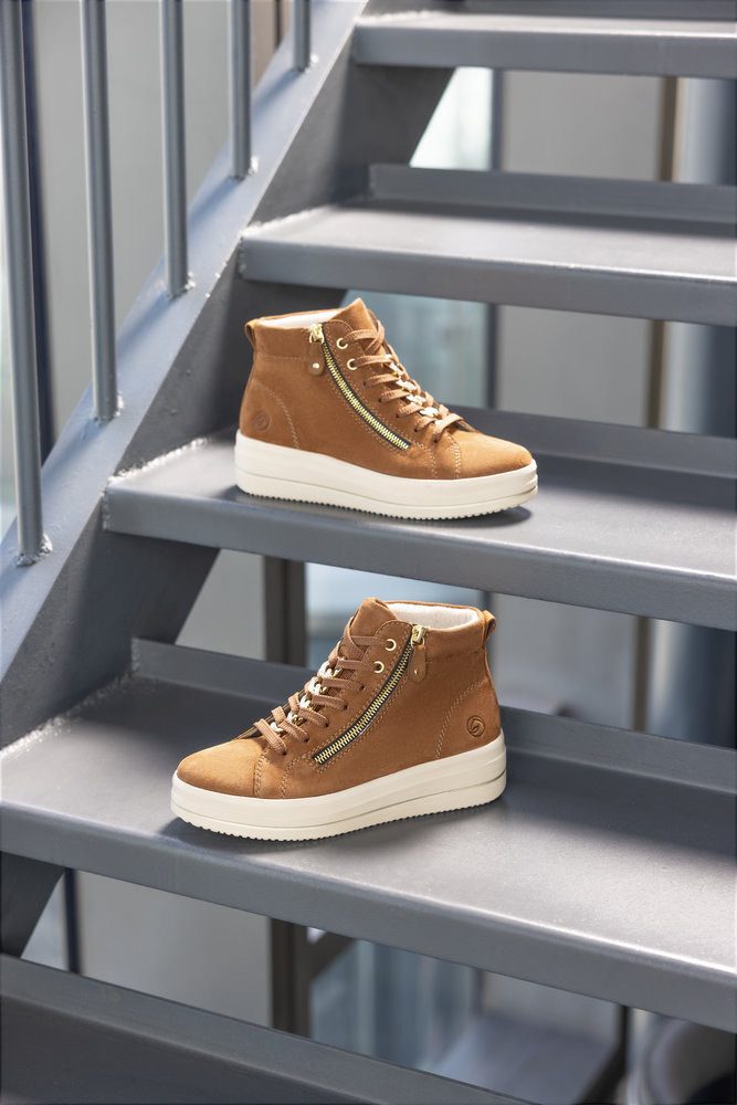 Remonte Plateausneakers Elisabeth Hurley-Collection vrijetijdsschoen, high-top sneaker, veterschoen, zijrits