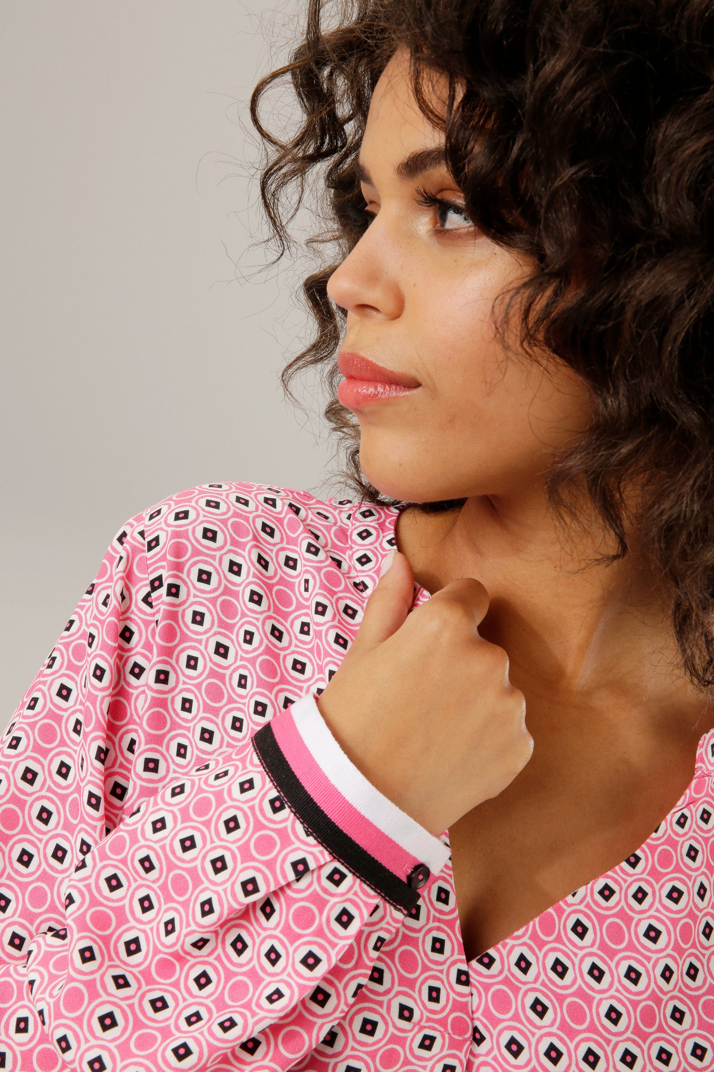 Aniston CASUAL Blouse zonder sluiting met harmonieuze kleuren, grafische print