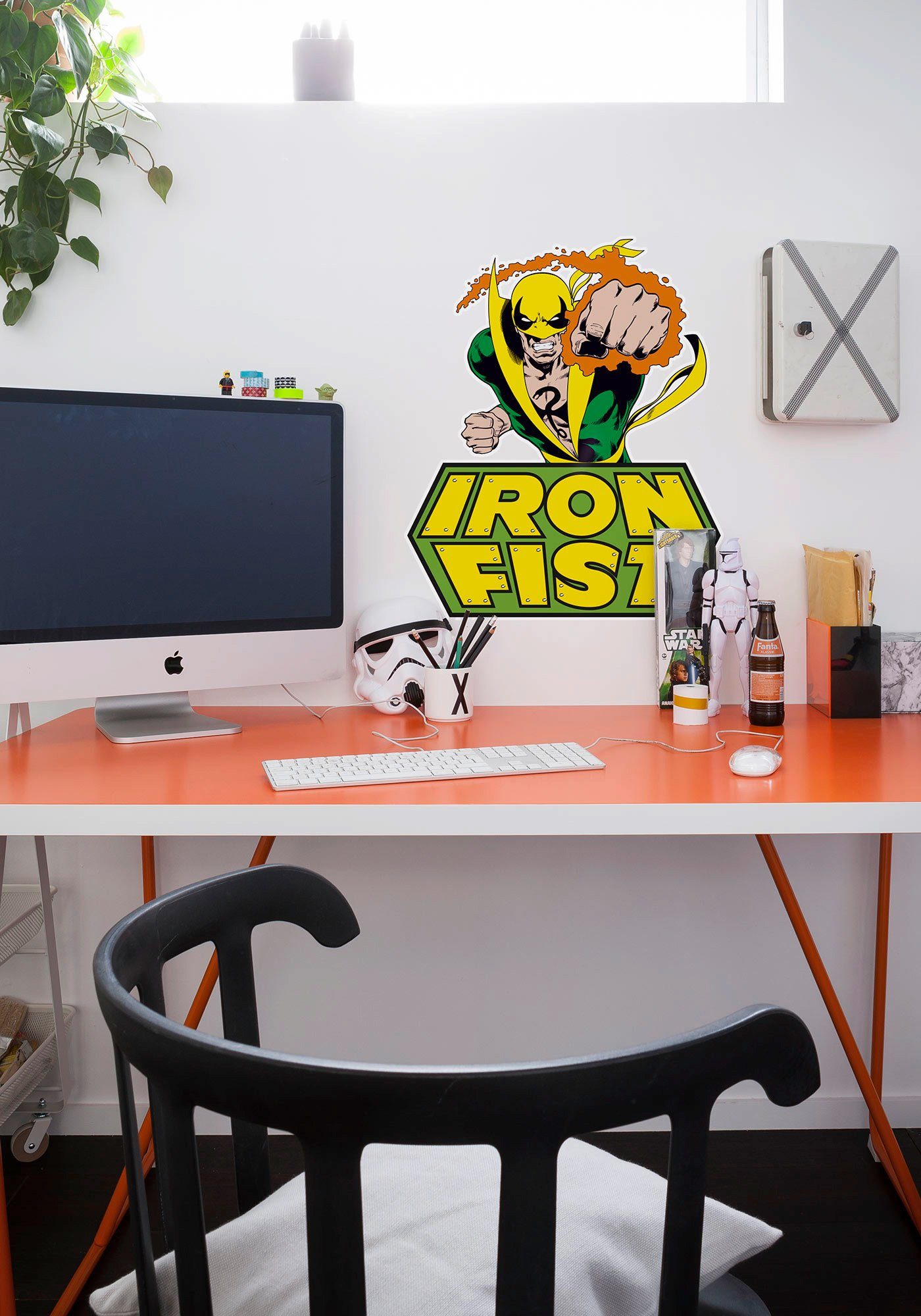Komar Wandfolie Iron Fist Comic - afm. 50 x 70 cm zelfklevend, wandstickers, kinderkamer (1 stuk)