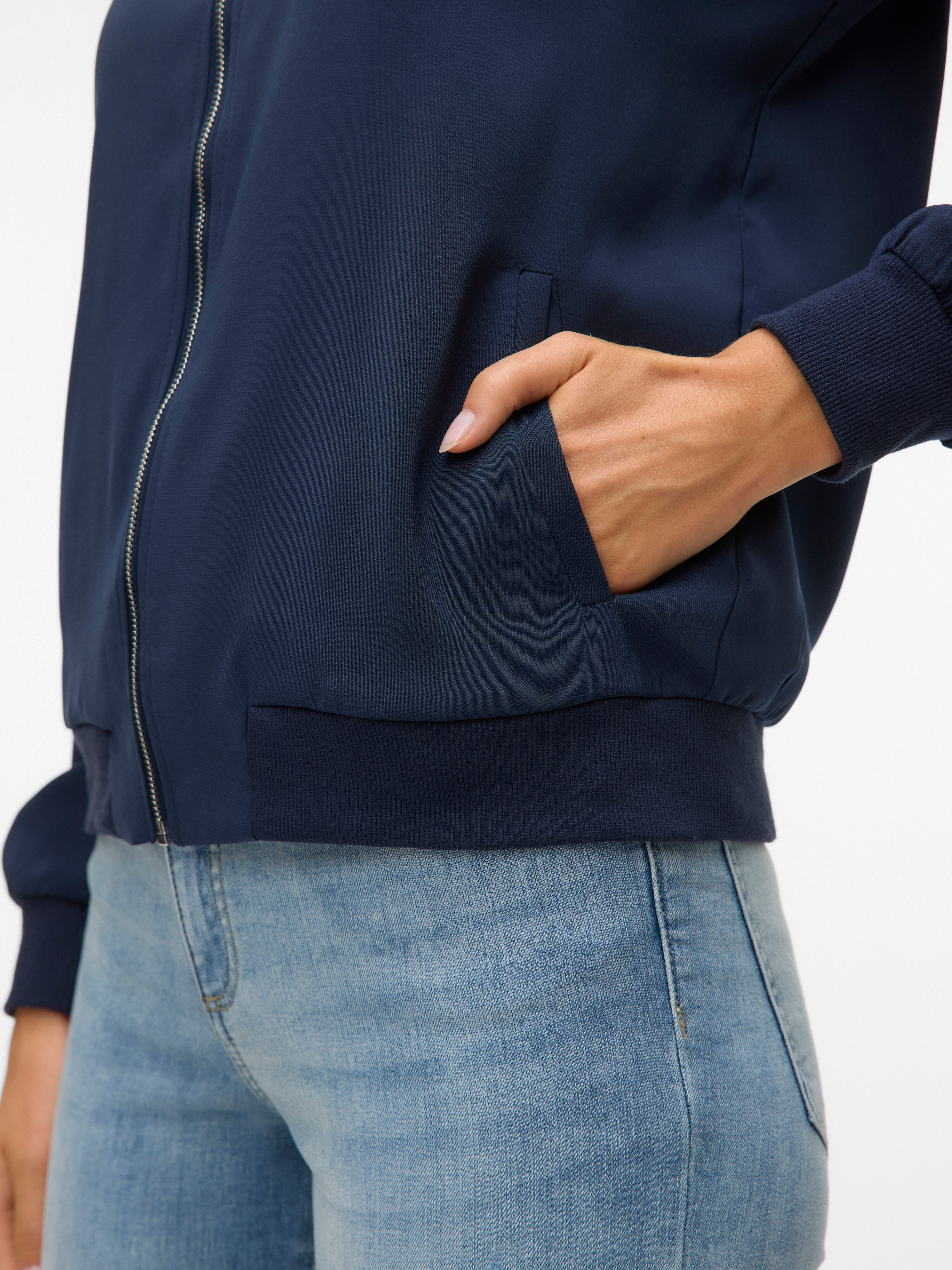 Vero Moda Bomberjack VMCOCO L/S BOMBER in modieus kort model