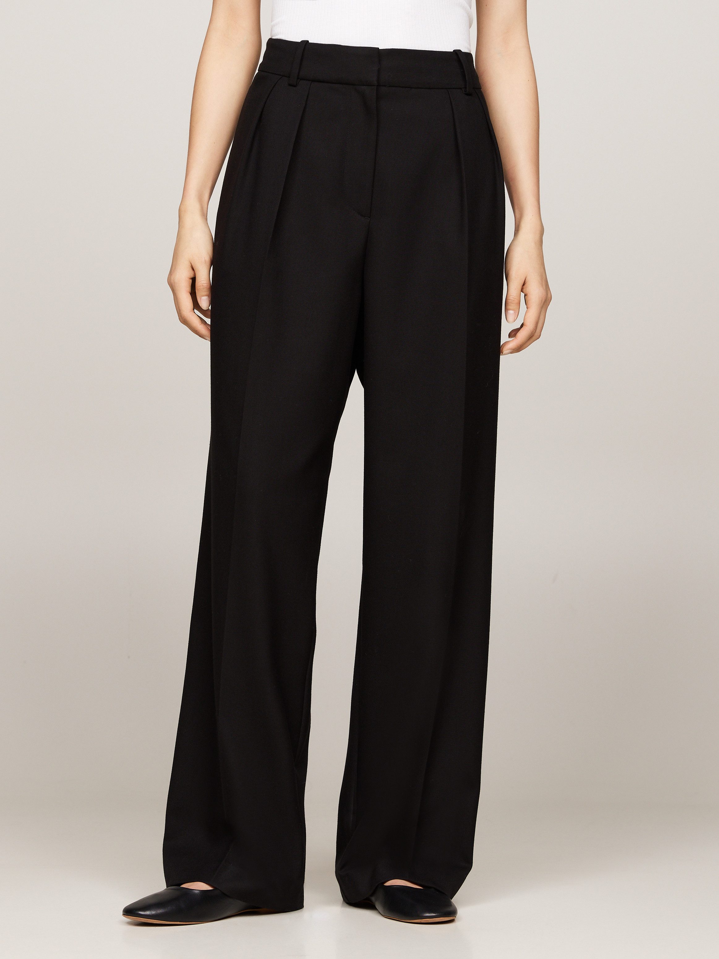 Tommy Hilfiger Geweven broek MD CORE RELAXED STRAIGHT PANT met logo-stiksel op de achterkant