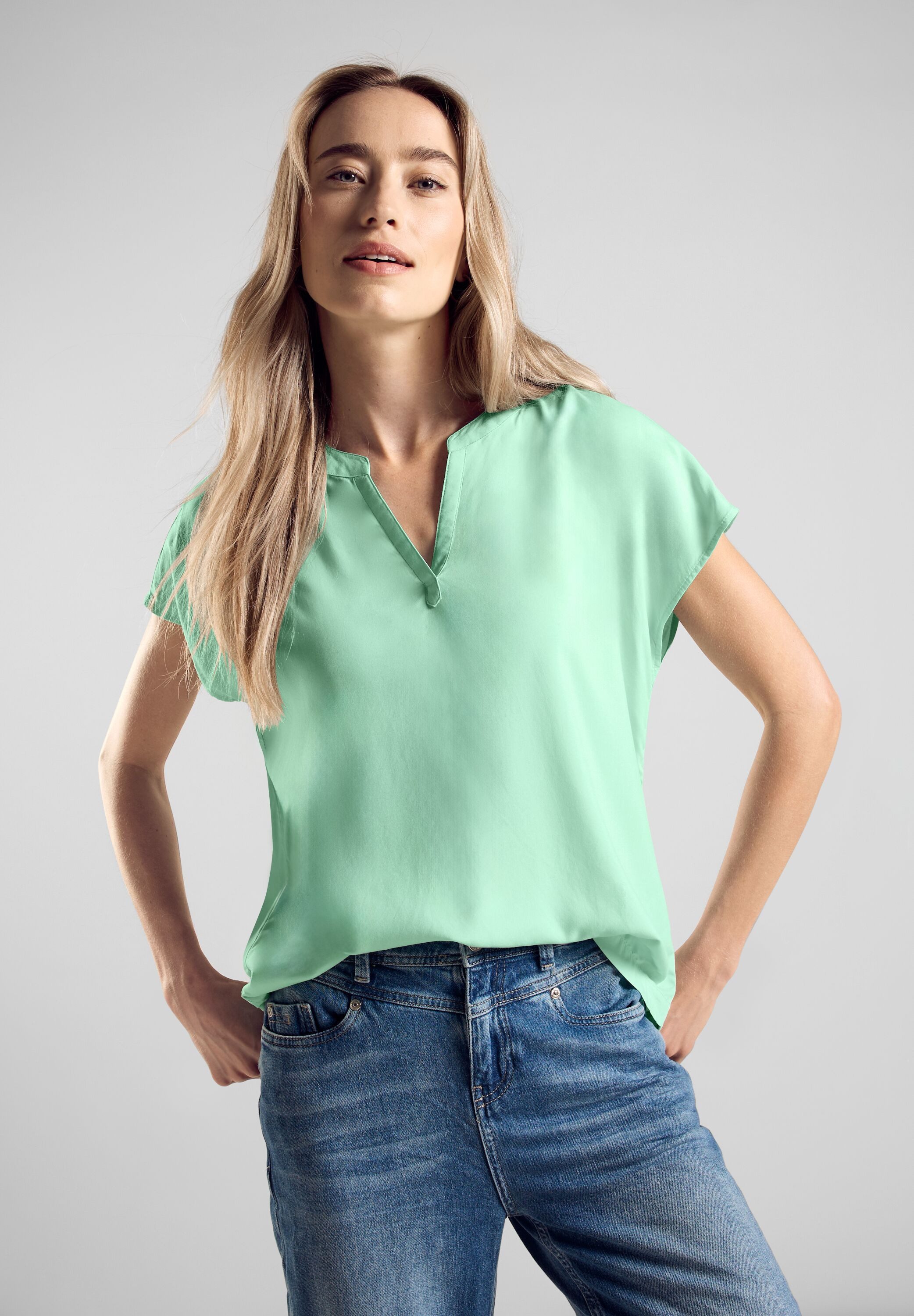 STREET ONE Blouse met korte mouwen met ingesneden hals