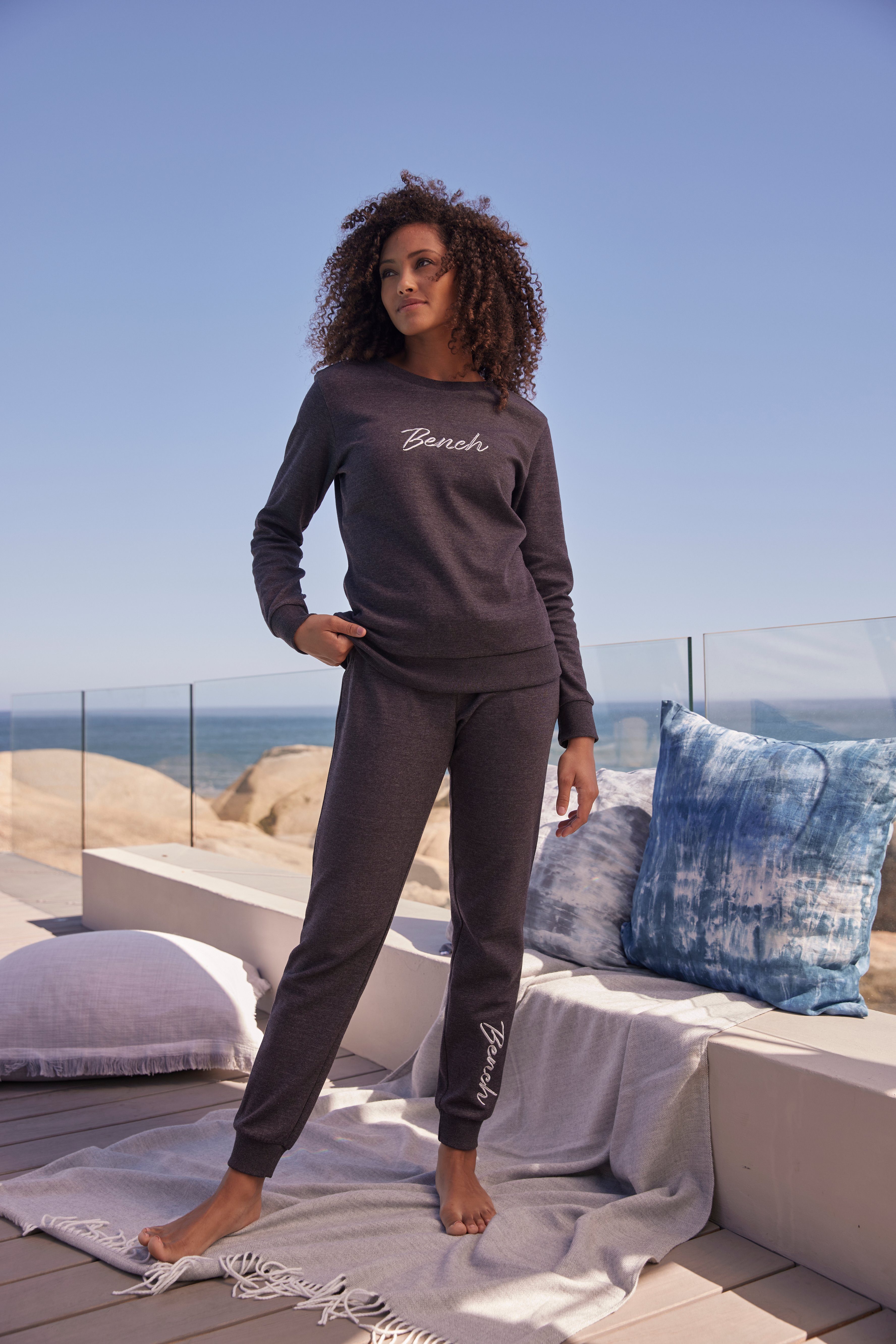 Bench. Loungewear Sweatshirt Loungeshirt met glanzende logo-borduurwerk, loungewear