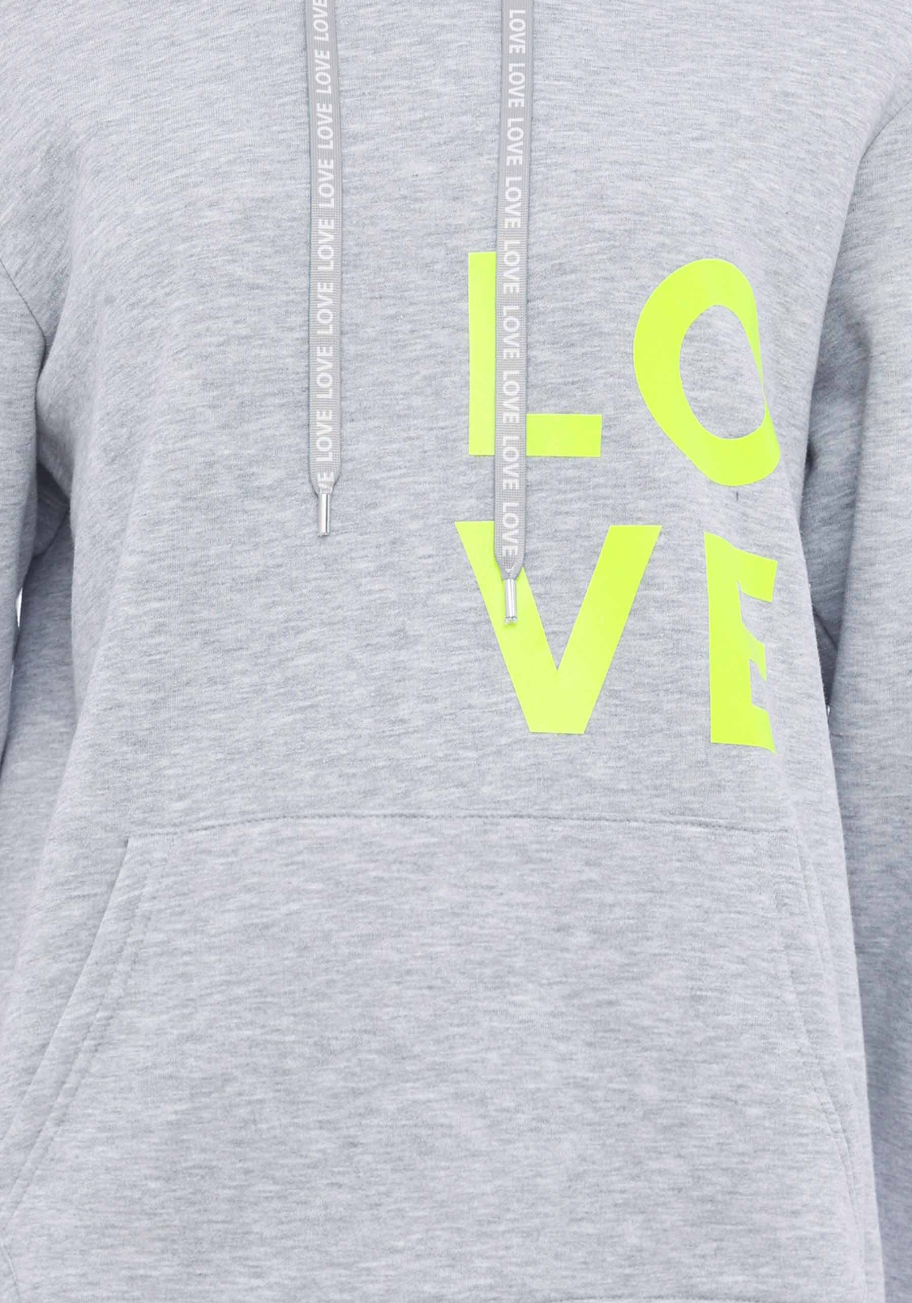 Zwillingsherz Hoodie met geborduurd neonhart op de mouw en "love"-schrift op koord