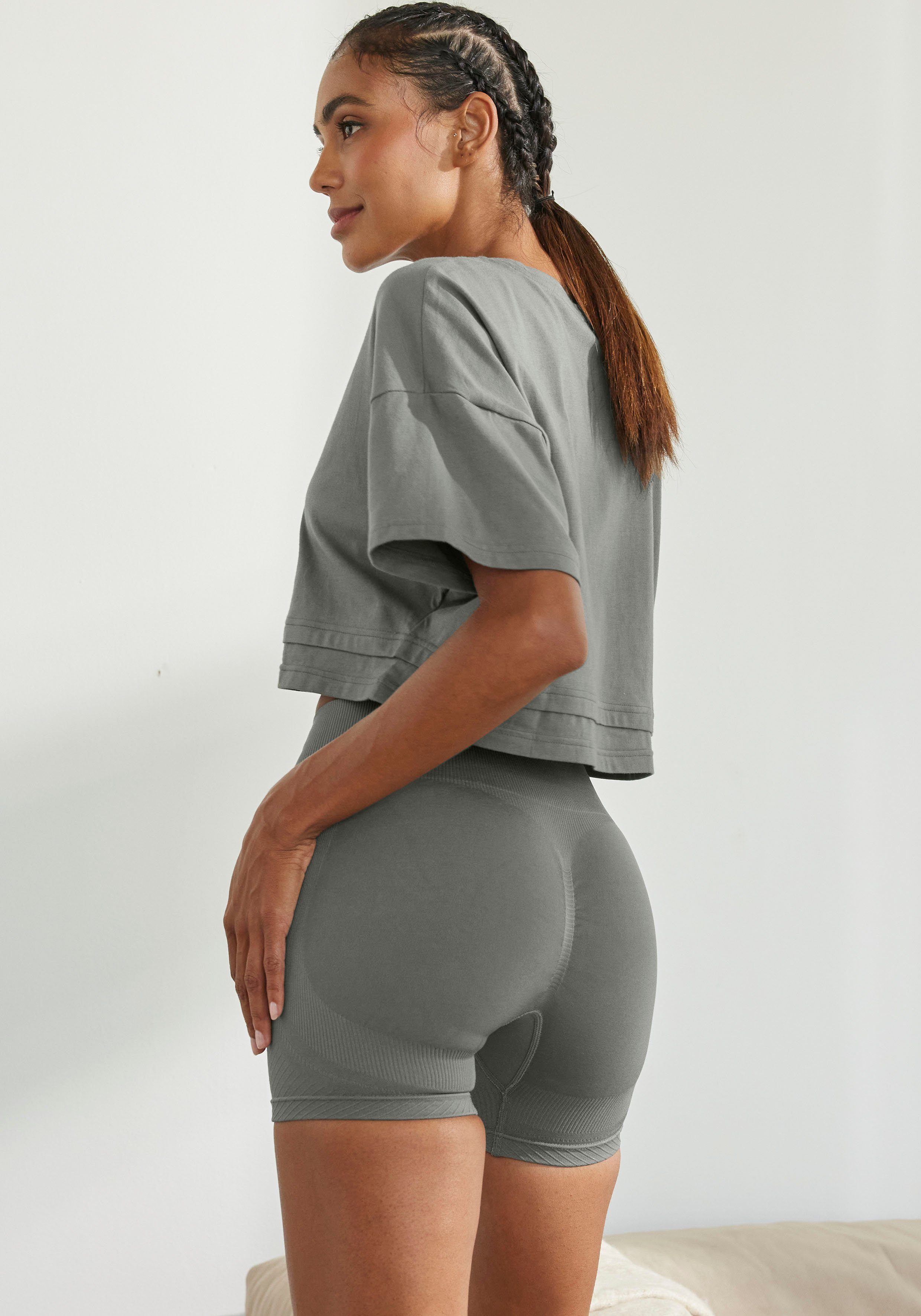 Lascana Functionele short Po Push Up met ribstructuur en shaping-effect, sportshorts