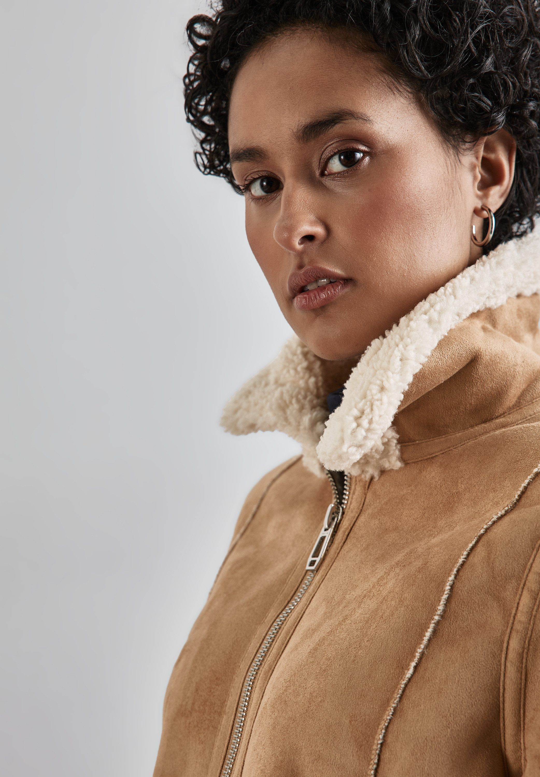 STREET ONE Kort jack in velourslook en met teddy stof
