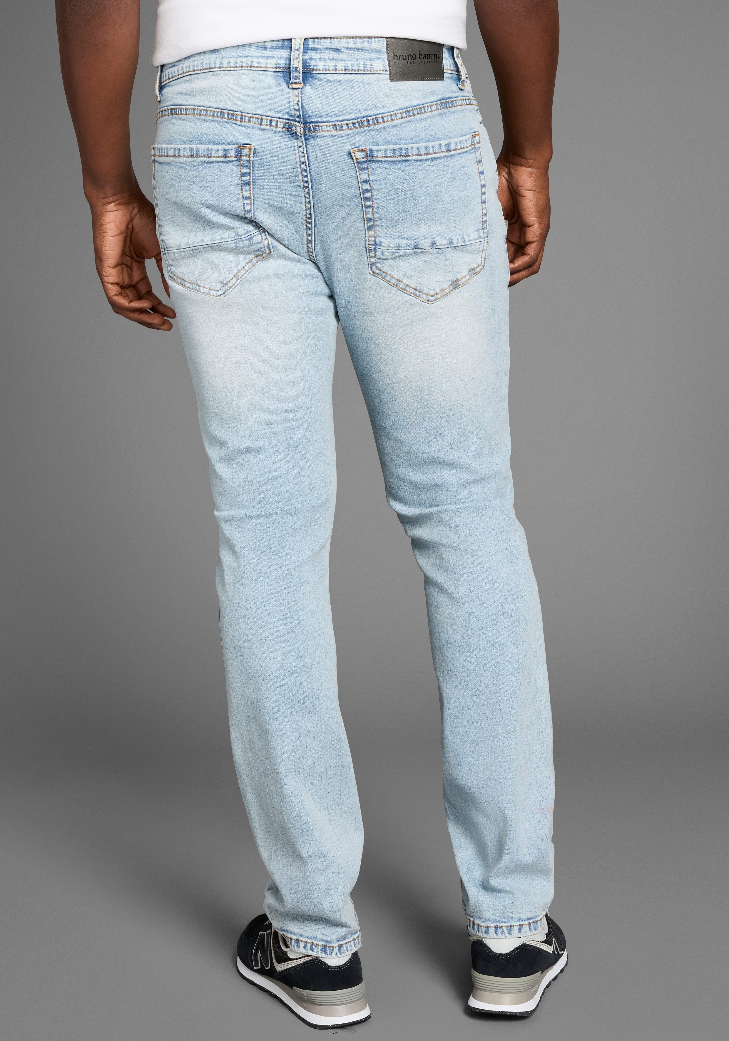 Bruno Banani Straight jeans Hutch rechte broekspijpen, gedeeltelijk met modieuze destroyed-effecten,