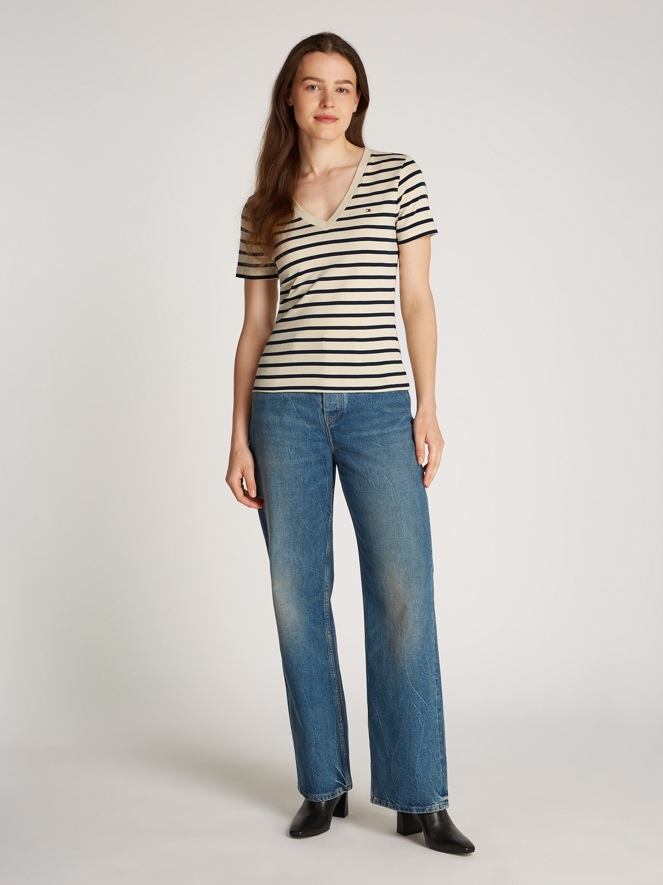 Tommy Hilfiger T-shirt SLIM CODY V-NK SS met geborduurd logo