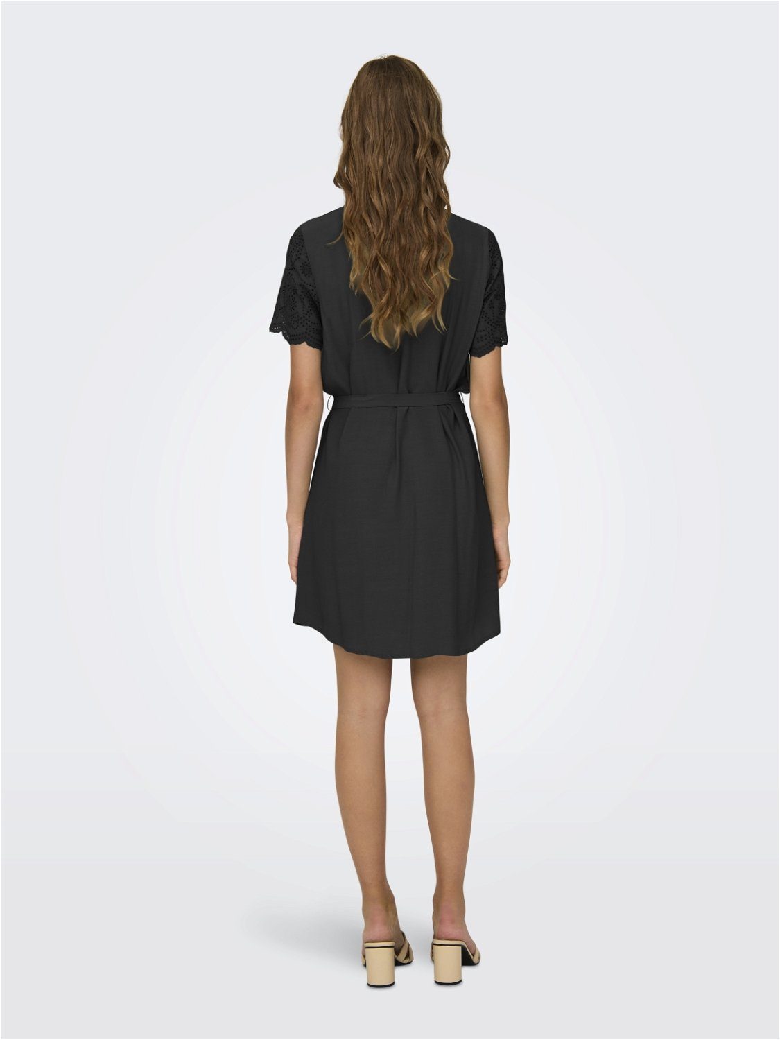 Only Mini-jurk ONLJODIE ROU SS V-NECK DRESS WVN